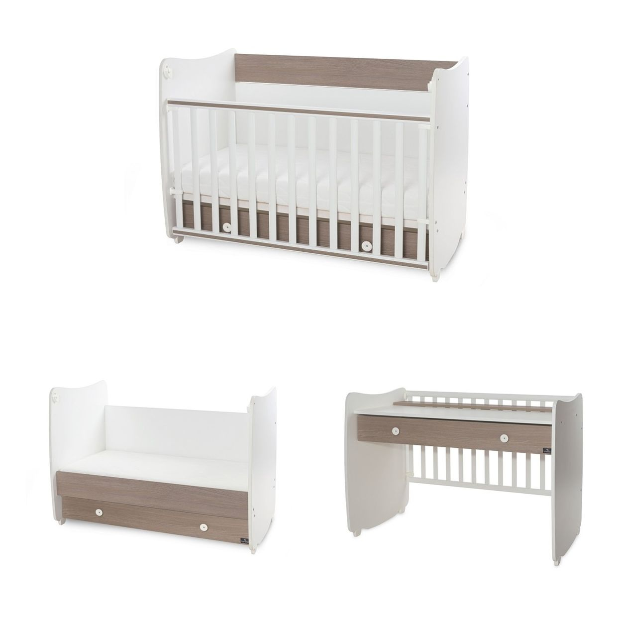 Baby-Möbelset in Weiß und Holzoptik, bestehend aus Gitterbett, Kleinkindbett und Schreibtisch vor weißem Hintergrund.