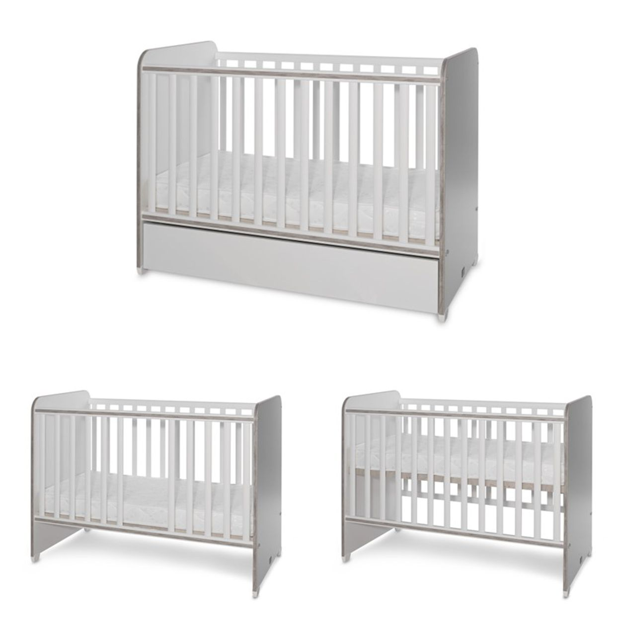 Ein weißes Babybett mit grauen Akzenten und einer integrierten Schublade unten, auf weißem Hintergrund.