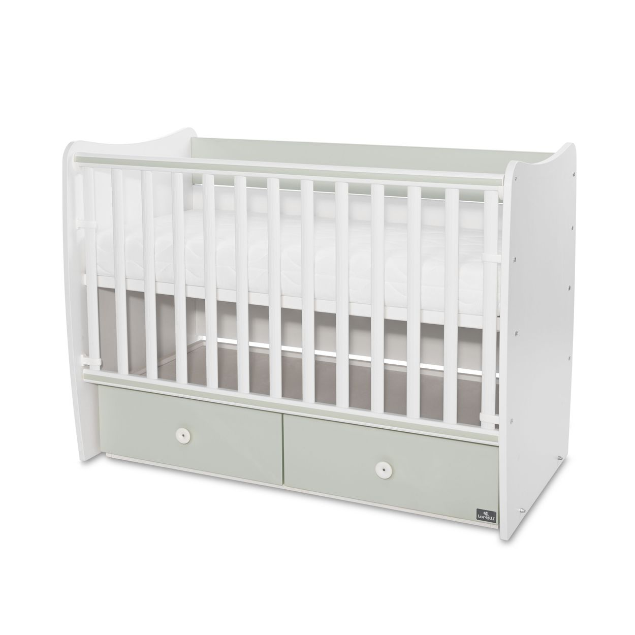 Ein weißes Babybett mit grauen Akzenten, integrierten Schubladen und einer Matratze.