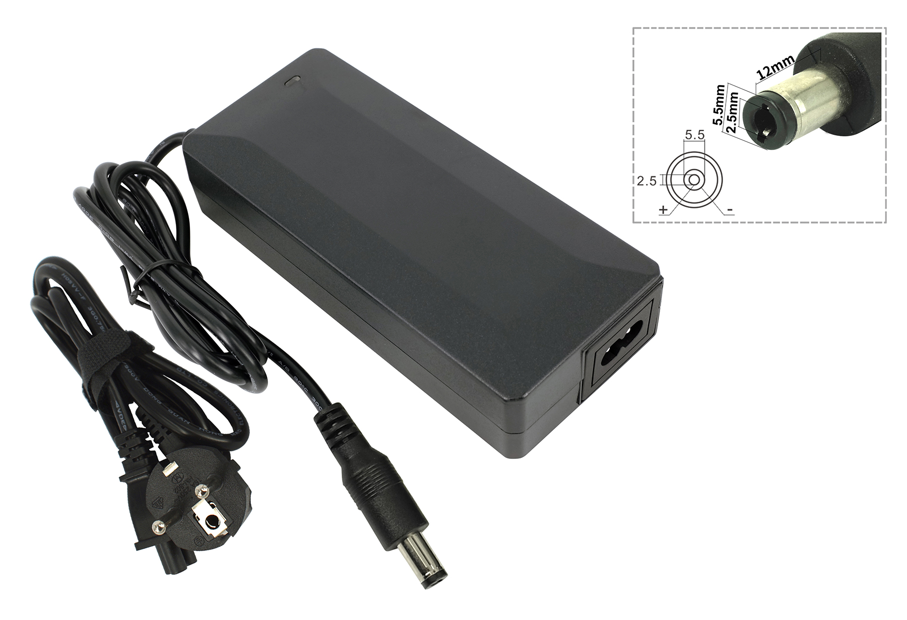 Schwarzes Netzteil mit Kabel, Stecker und Maßskizze des Steckers.