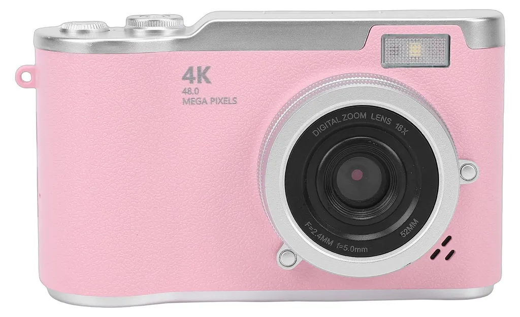 Eine pinke 4K-DigitalKamera mit silberner Oberseite und großem Objektiv auf weißem Hintergrund.