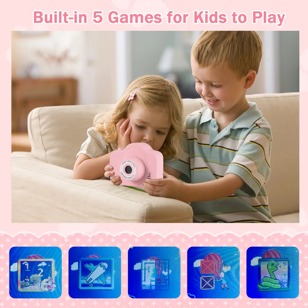 Zwei Kinder sitzen auf einem Sofa und spielen mit einer rosa Kinderkamera, unten sind fünf Spielsymbole zu sehen.