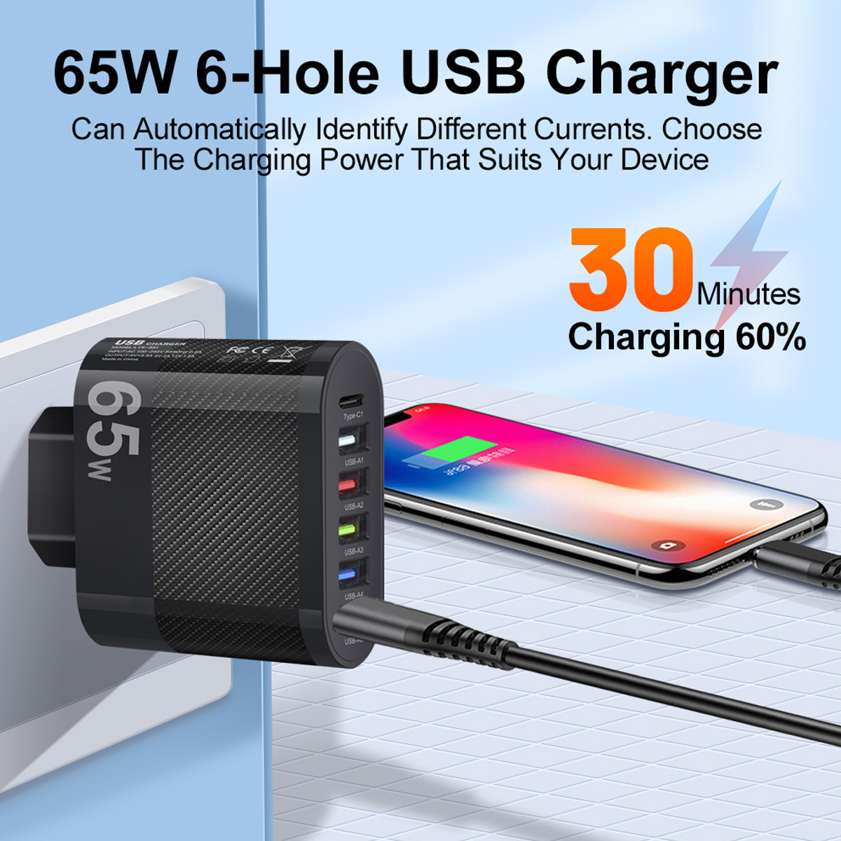 Ein schwarzes 65W USB-Ladegerät in einer Wandsteckdose lädt ein Smartphone auf.