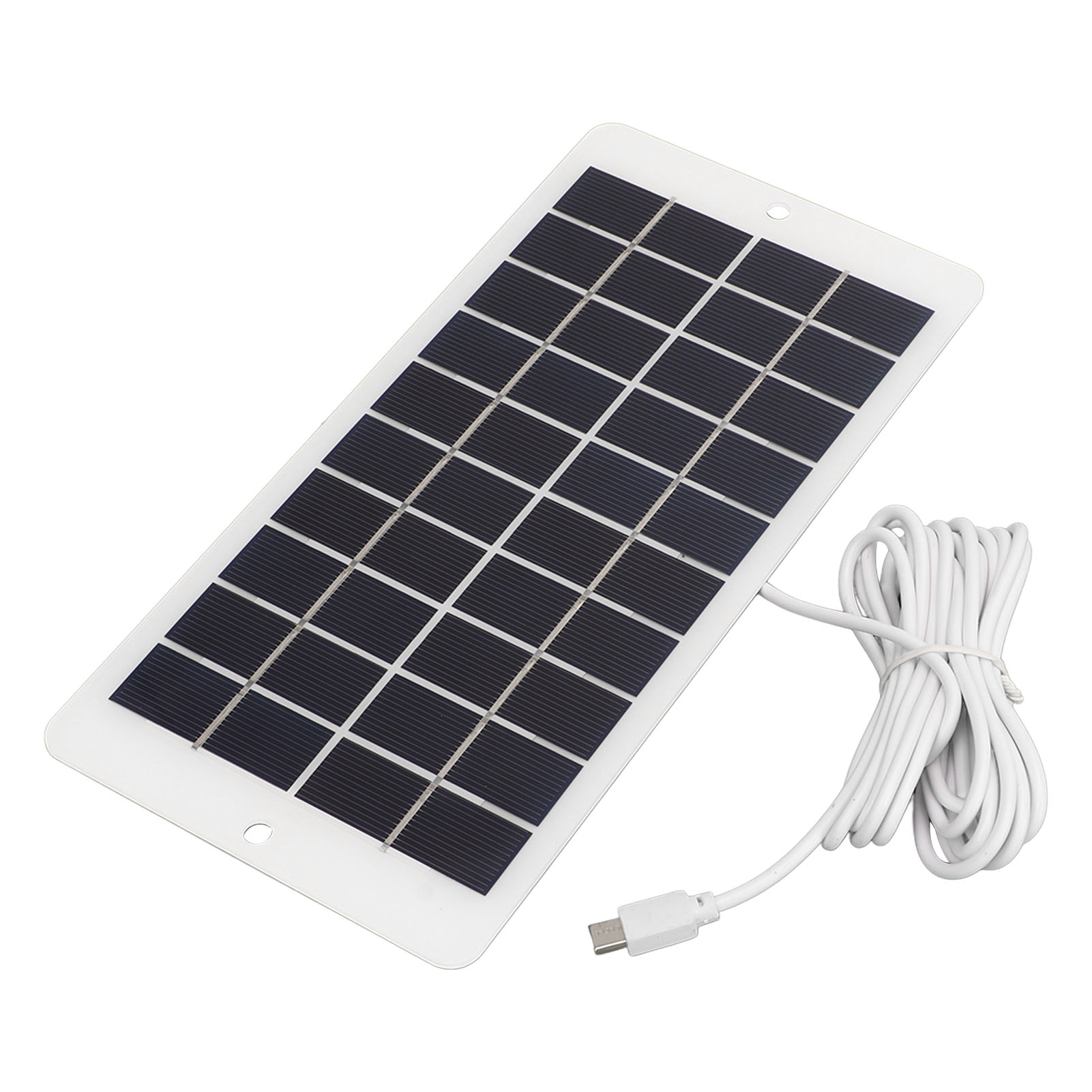 Ein kleines, weißes Solarpanel mit einem aufgerollten Kabel und einem USB-Stecker vor weißem Hintergrund.