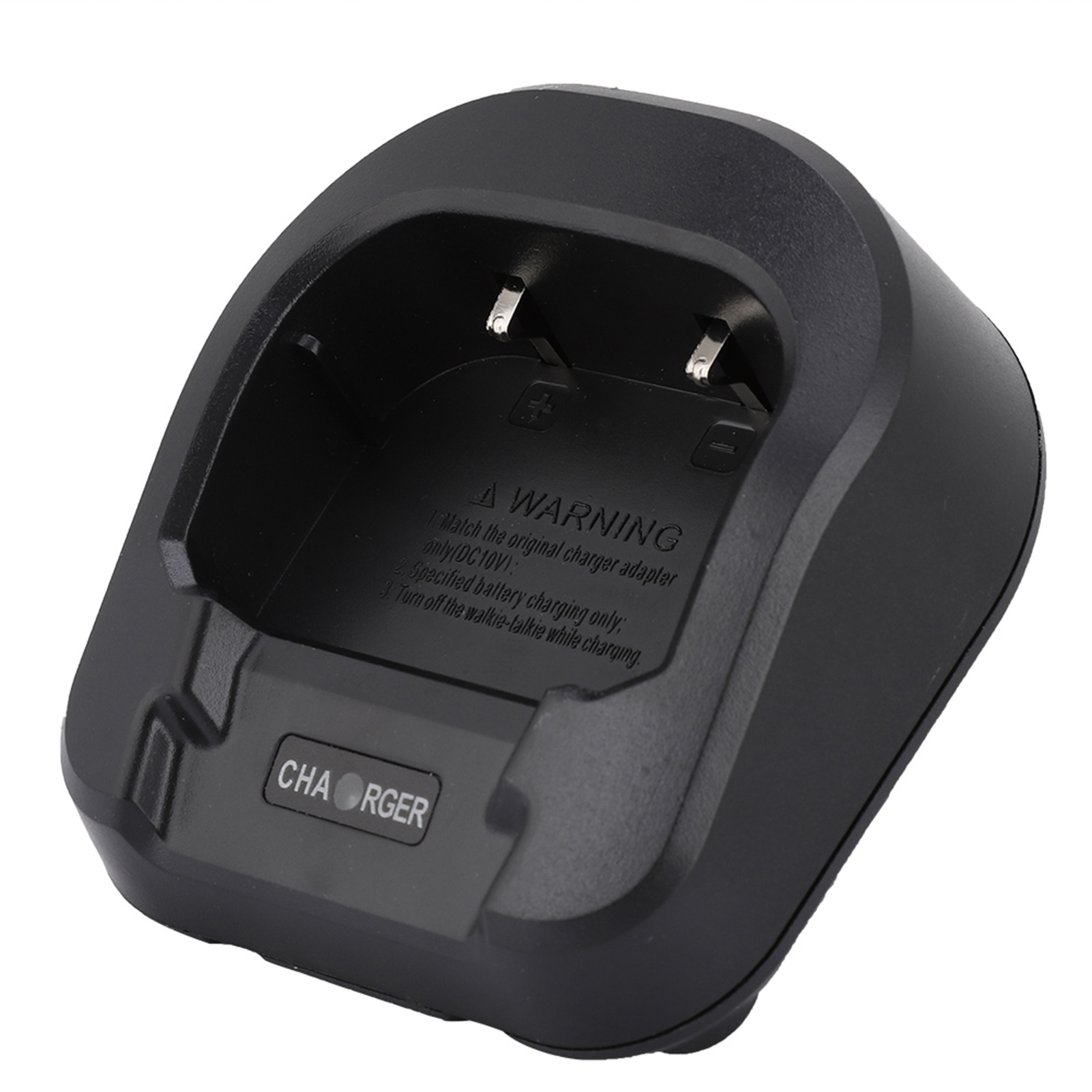 Schwarze Walkie-Talkie-Ladestation mit Warntext und Metallkontakten vor weißem Hintergrund.