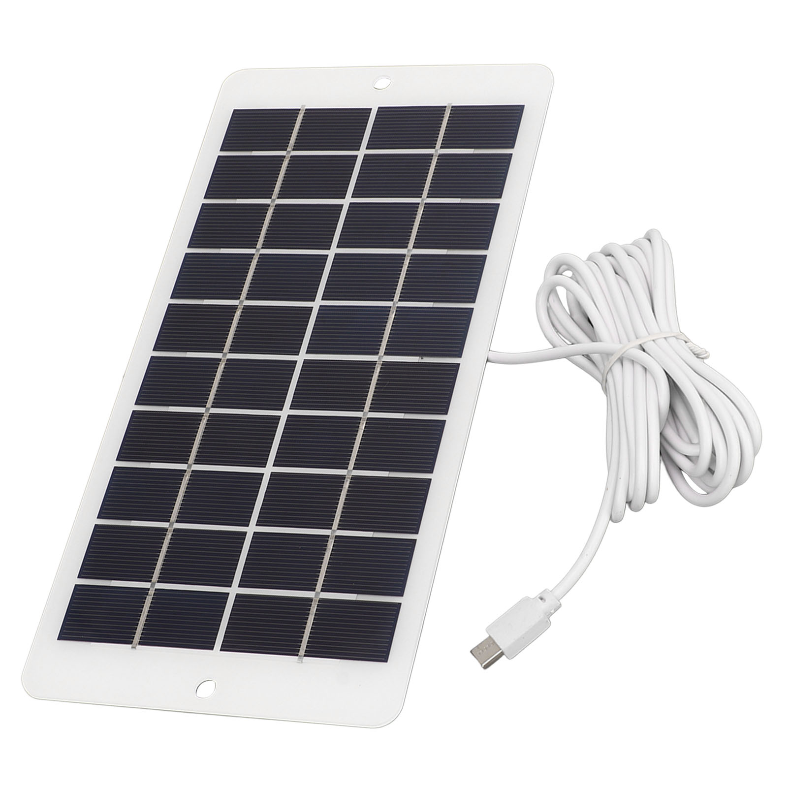 Ein kleines, weißes Solarpanel mit einem aufgerollten weißen USB-Kabel auf weißem Hintergrund.