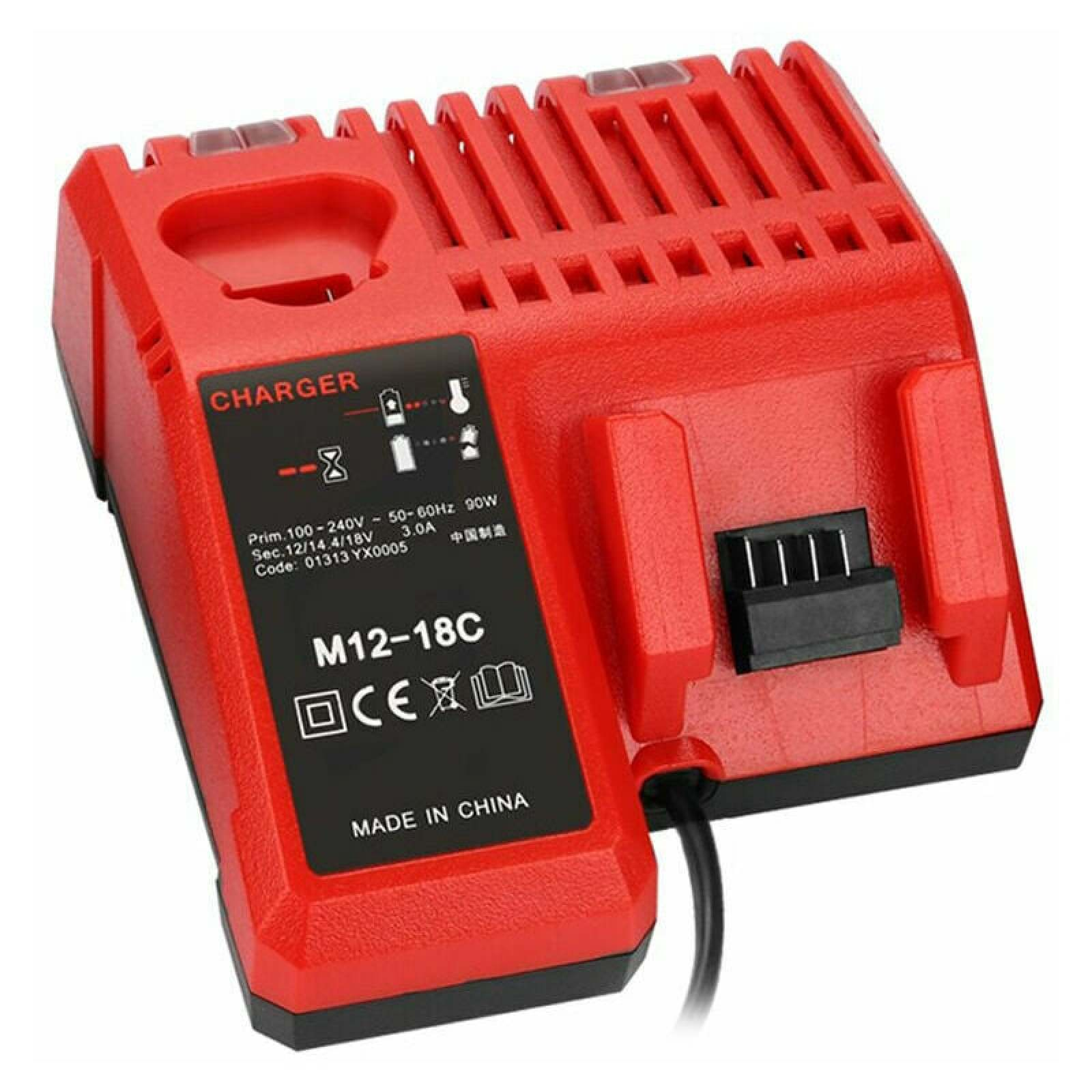 Ein rotes M12-18C Akkuladegerät mit schwarzem Etikett und Ladeanzeigen auf weißem Hintergrund.
