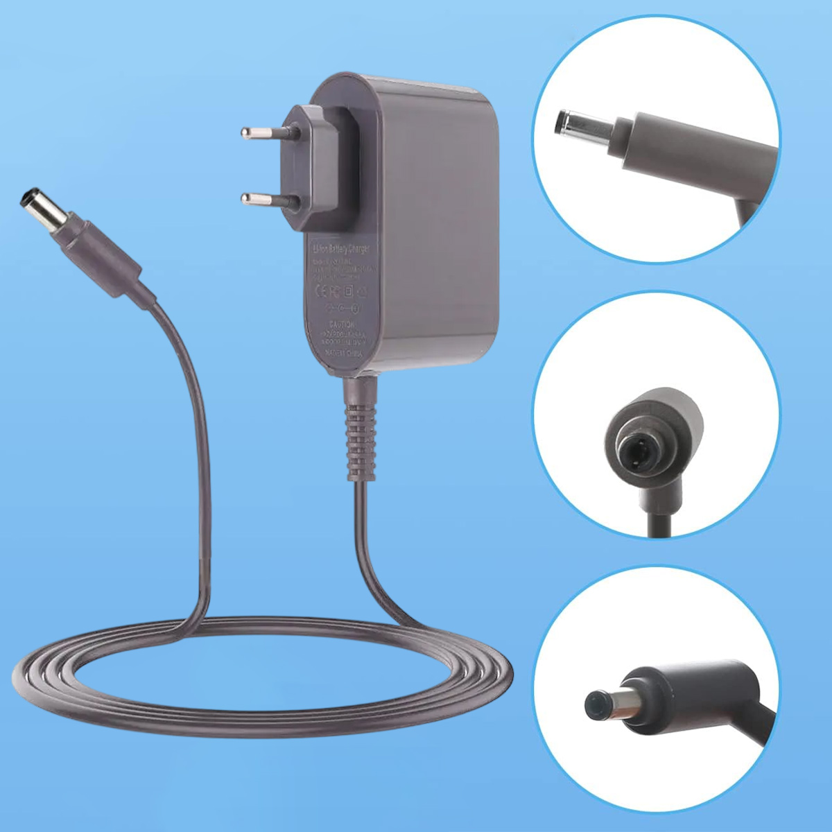 Ein grauer Netzadapter mit EU-Stecker und Rundsteckerkabel vor hellblauem Hintergrund.