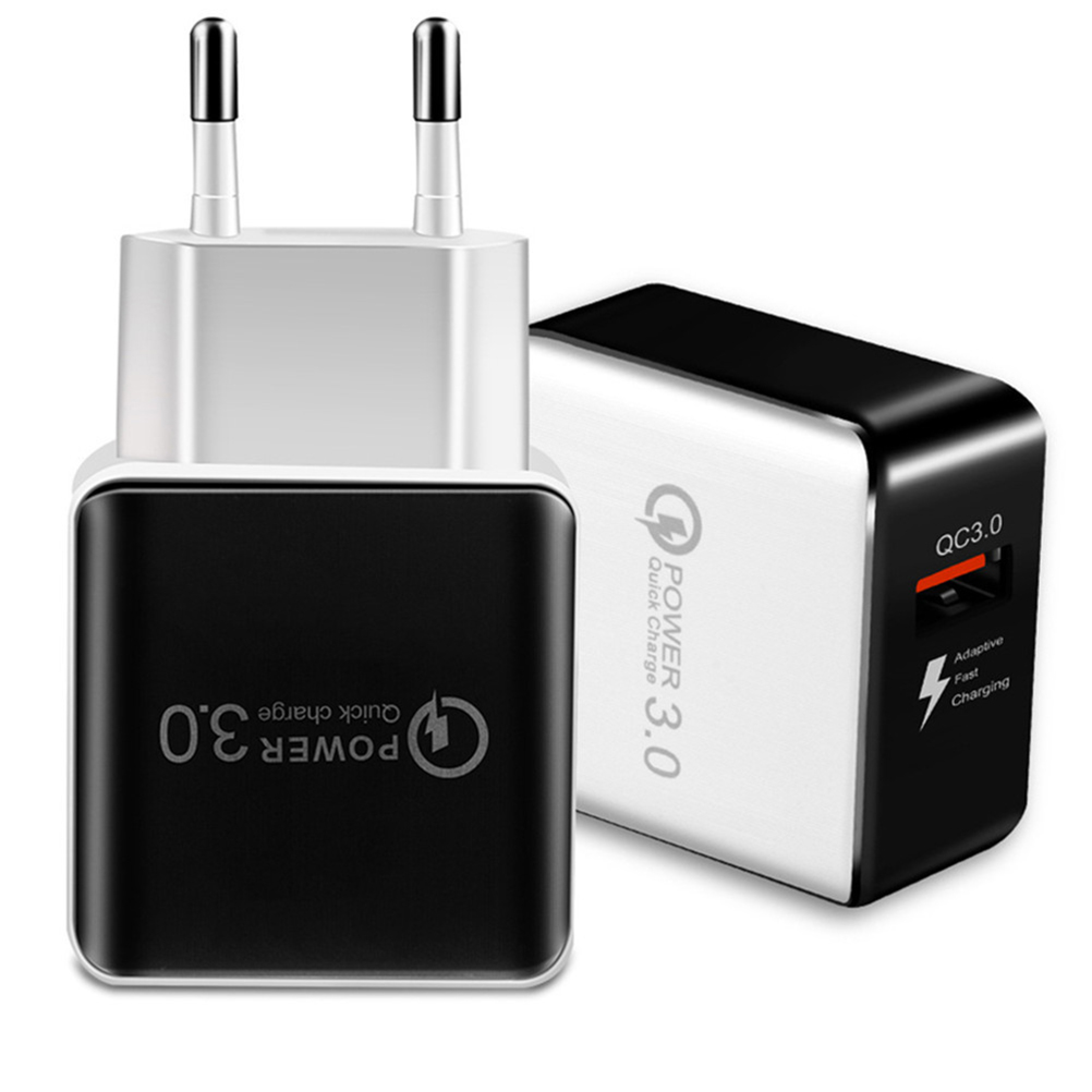 Zwei schwarz-silberne USB-Schnellladegeräte mit Aufschriften wie Power 3.0 auf weißem Hintergrund.