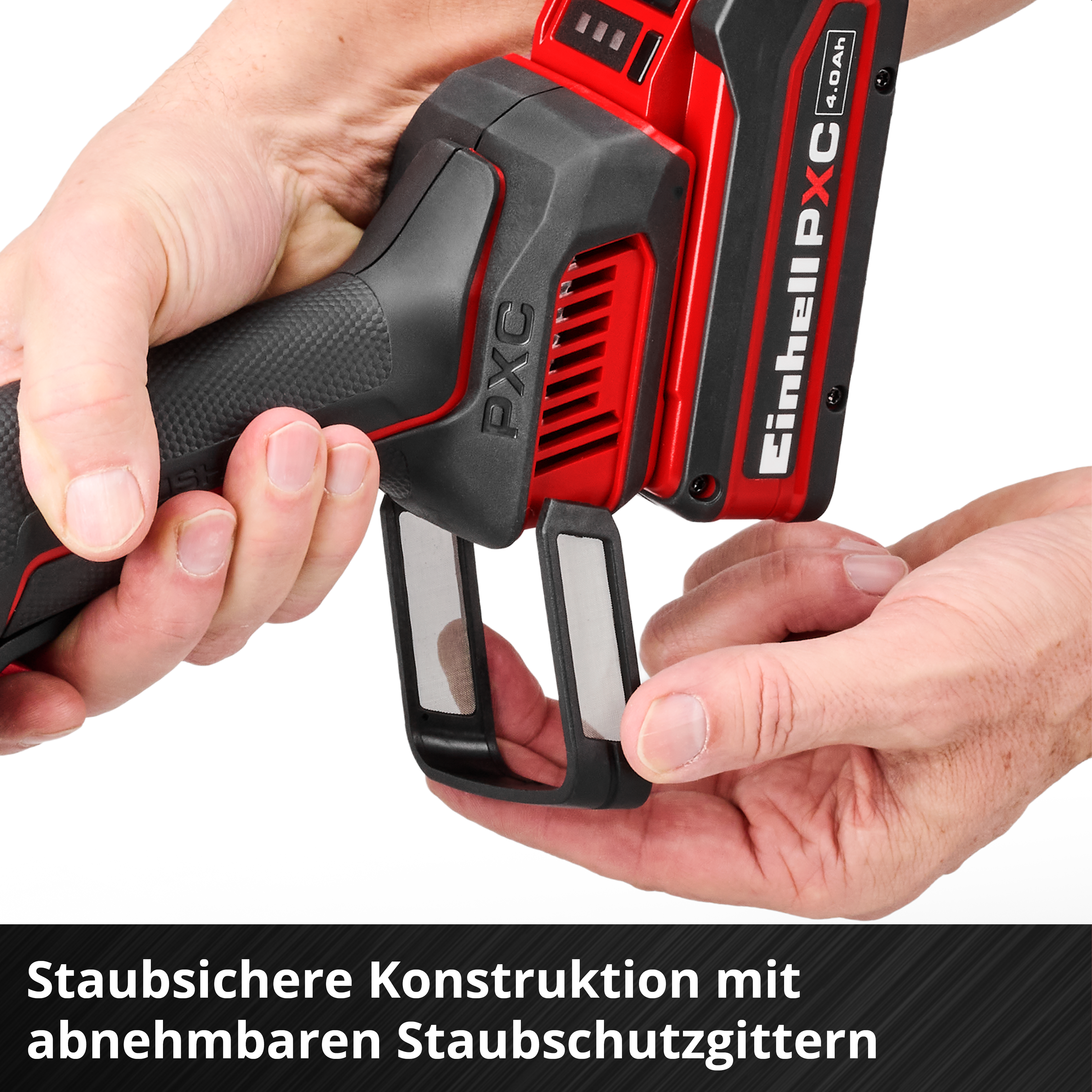 Ein Hände halten ein rotes und schwarzes Einhell Werkzeug mit abnehmbarem Staubschutzgitter.