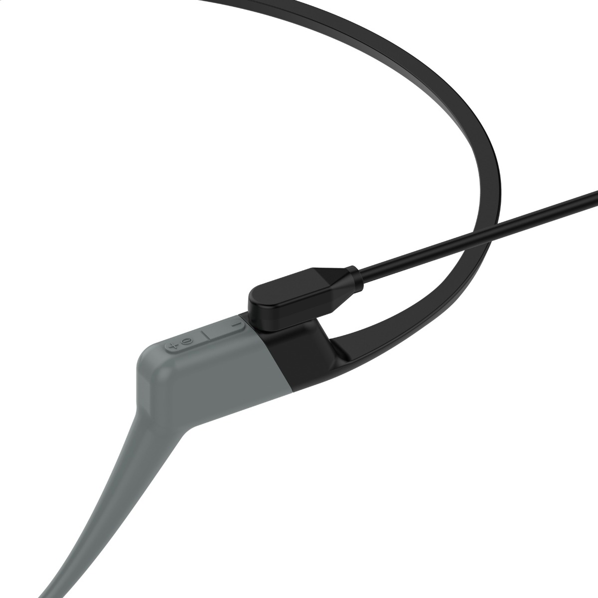 Nahaufnahme eines grauen und schwarzen Elektronikgeräts mit Bedienelementen und angeschlossenem Kabel auf weißem Hintergrund.