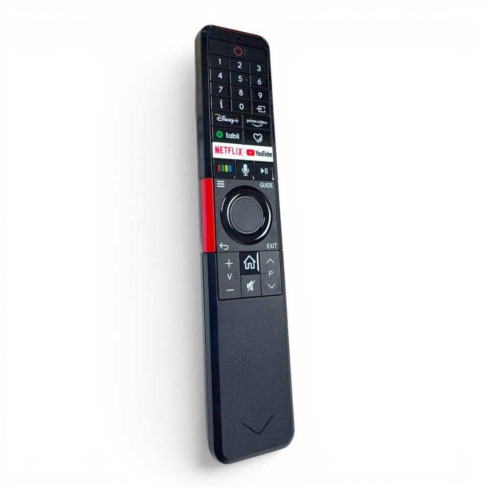 Kırmızı yan şeritli, sayı tuş takımlı ve yayın platformu tuşlu siyah TV kumandası.