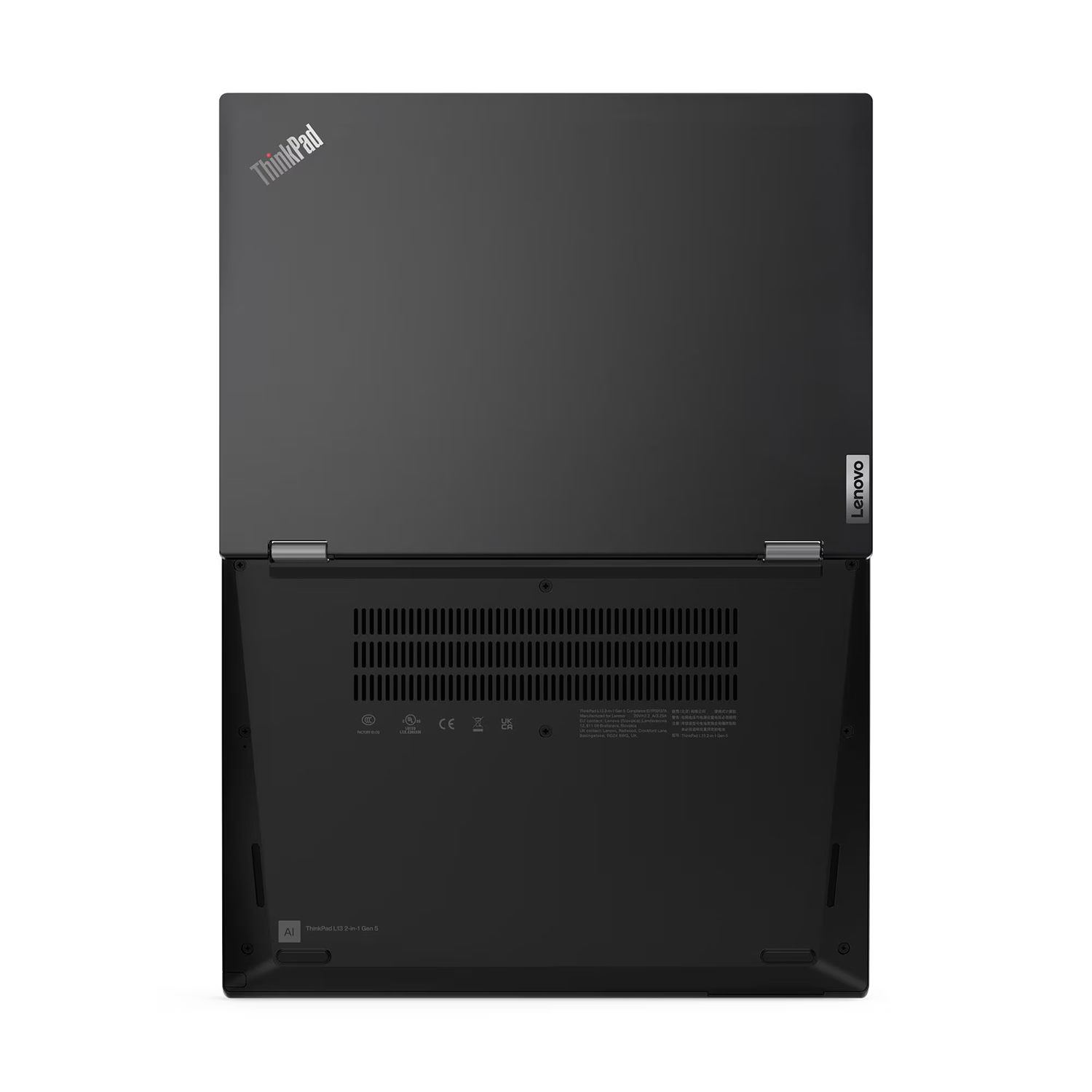 Beyaz arka planda kapalı siyah bir Lenovo ThinkPad L13 dizüstü bilgisayarın üst ve alt görünümü.