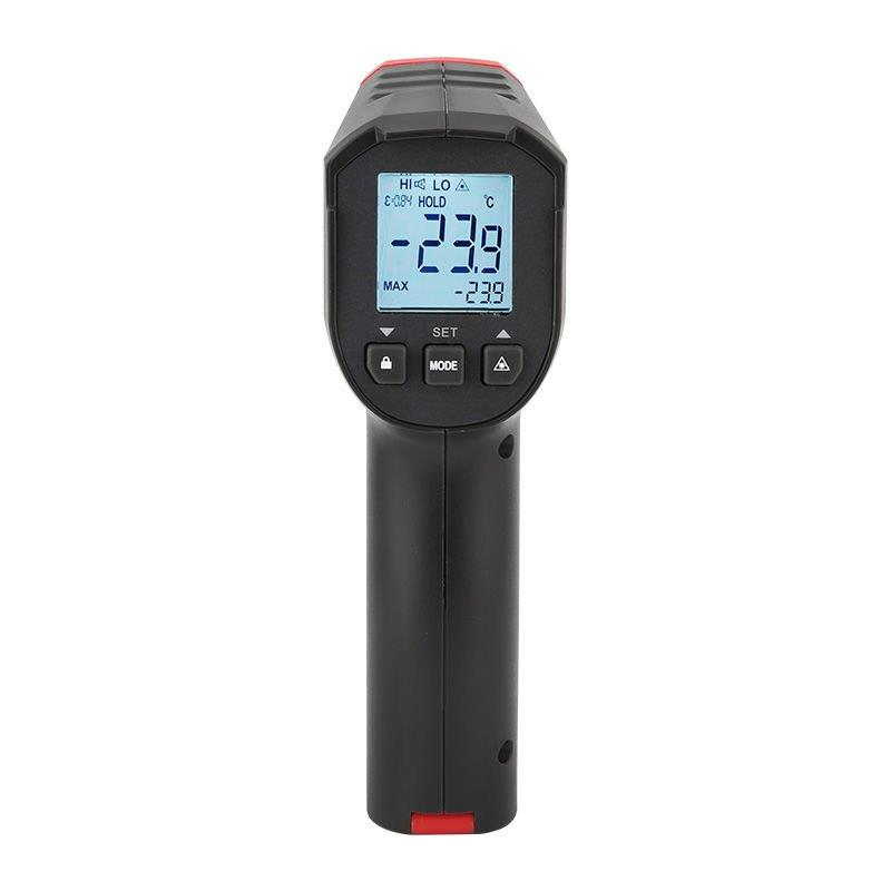 Beyaz arkaplanda -23.9 derece Celsius gösteren dijital ekranlı siyah kızılötesi termometre.