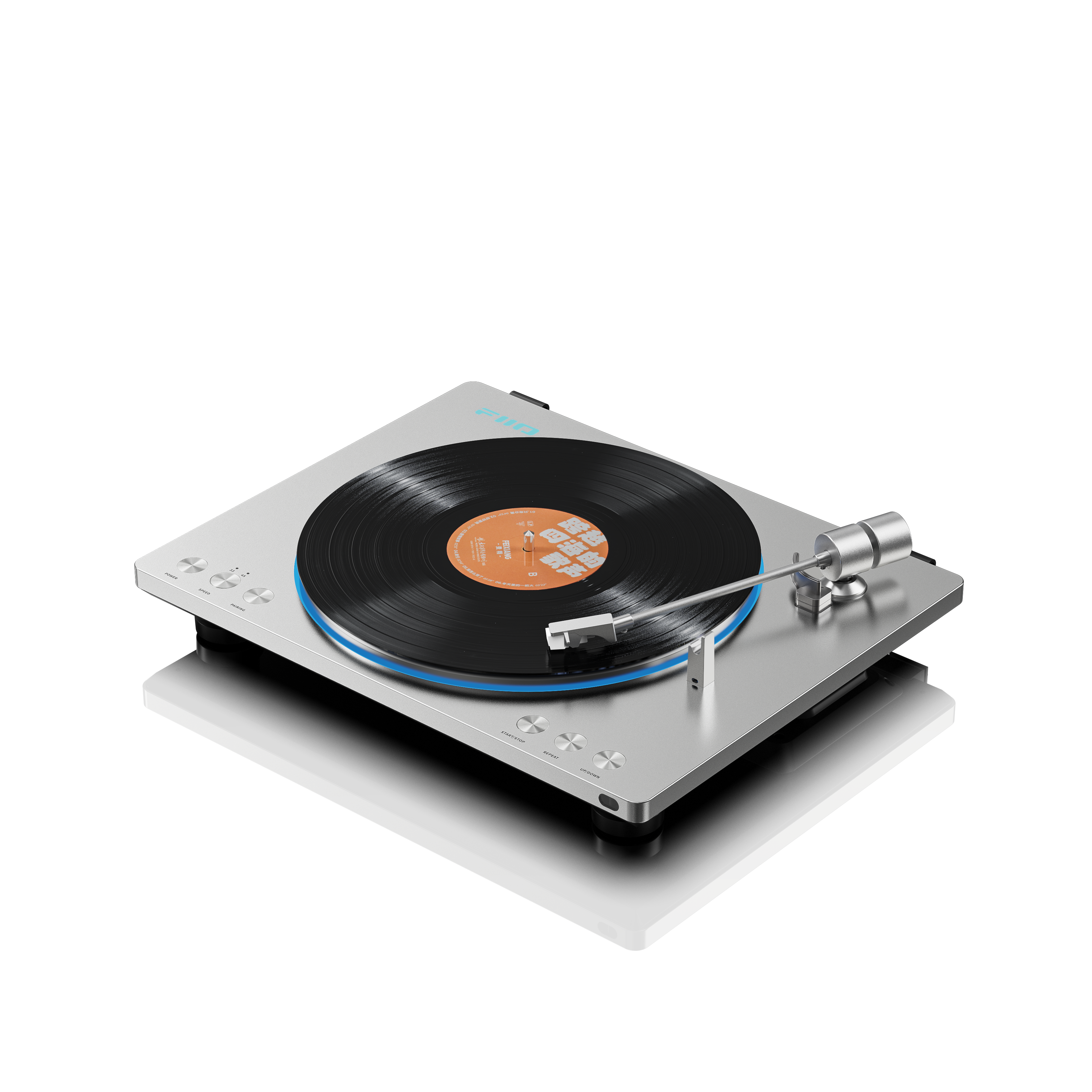 Srebrny gramofon z czarną płytą winylową i niebieskim oświetleniem na czarnym tle.