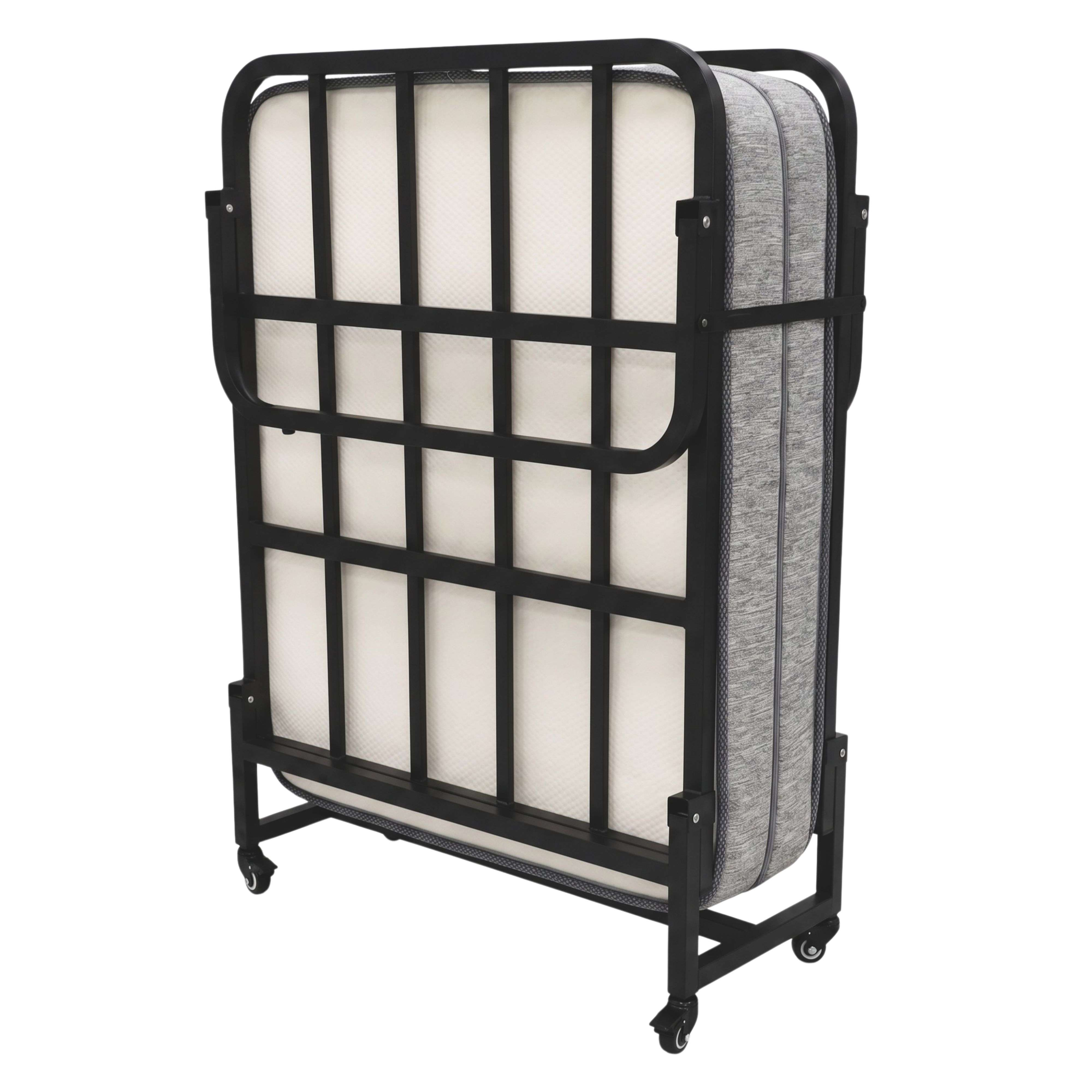 Una cama de invitados plegable con estructura de metal negro y colchón gris sobre ruedas.