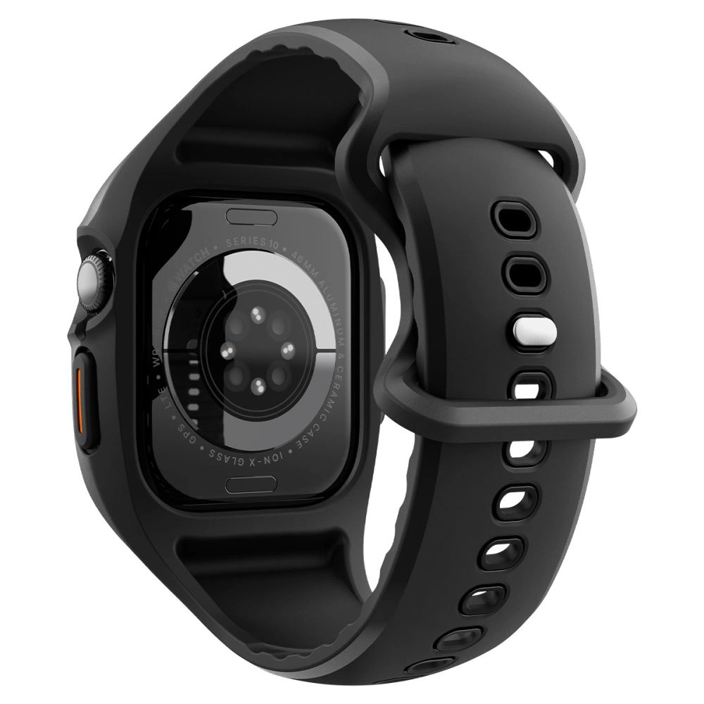 Retro di uno smartwatch nero con sensori, custodia protettiva e cinturino in silicone perforato su sfondo bianco.