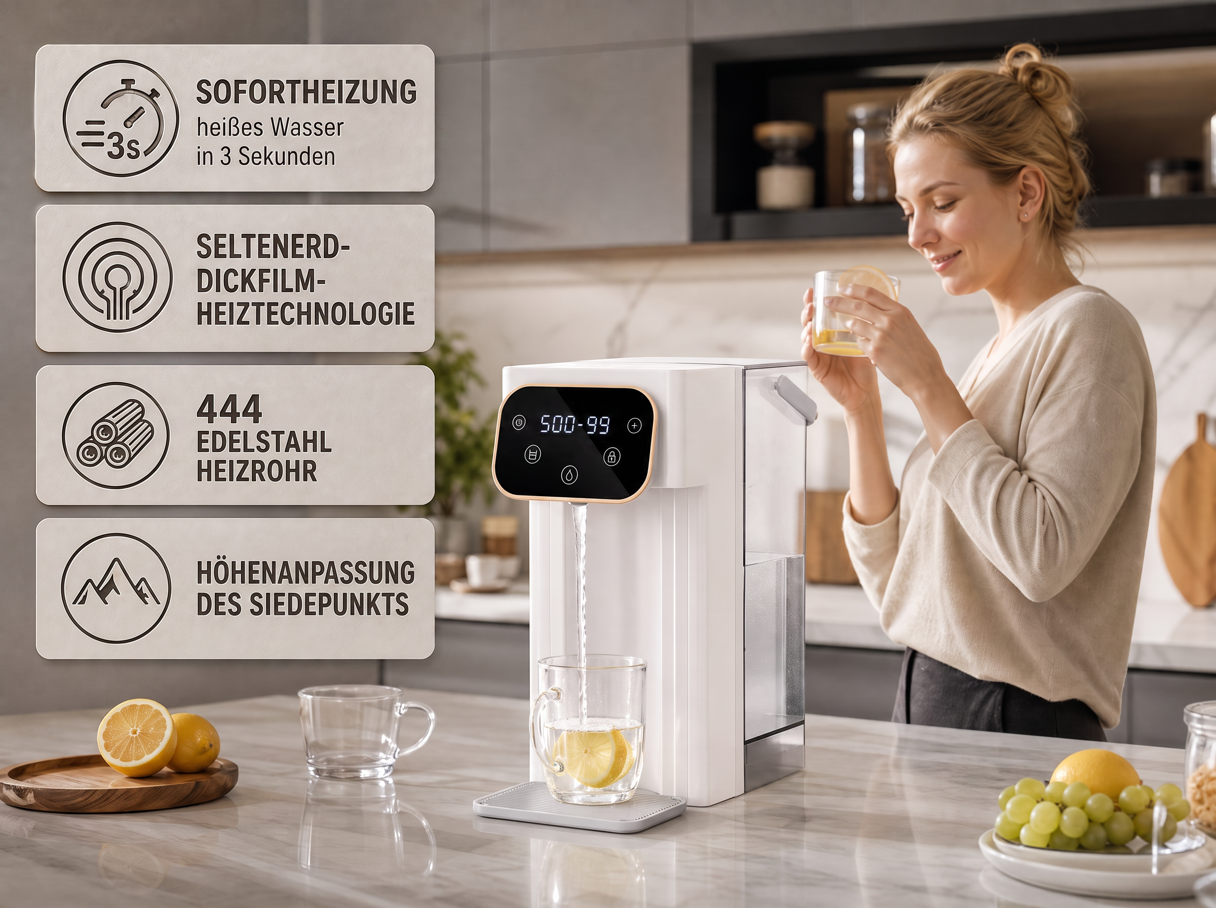 Eine Frau trinkt aus einem Glas, während ein weißer Wasserspender heißes Wasser in eine Tasse füllt.