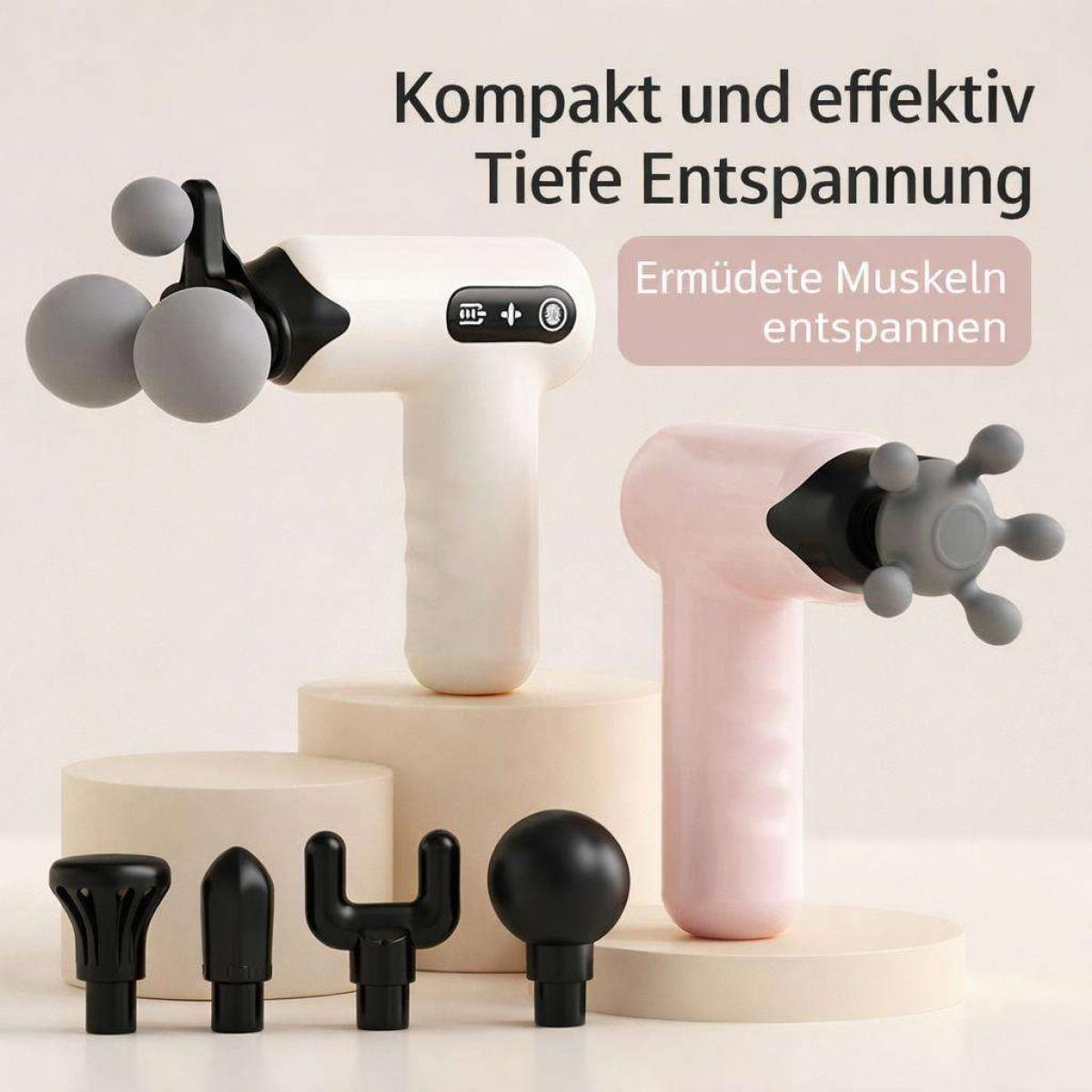 Zwei Massagepistolen in Weiß und Rosa mit verschiedenen Aufsätzen auf runden Podesten vor neutralem Hintergrund.