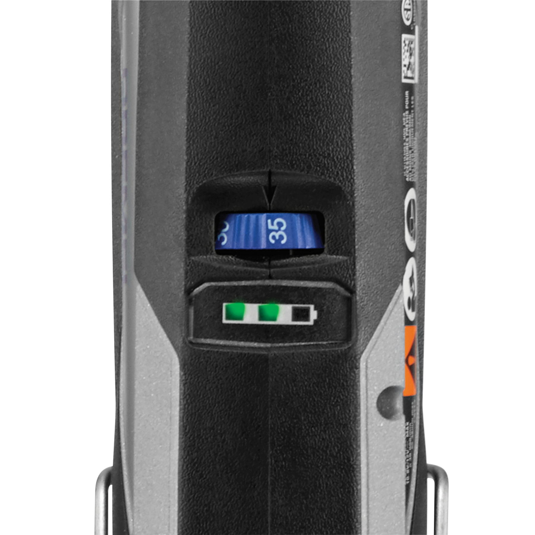 Nahaufnahme einer schwarzen Elektrowerkzeug-Steuerung mit blauem Einstellrad und grüner Akkuanzeige.