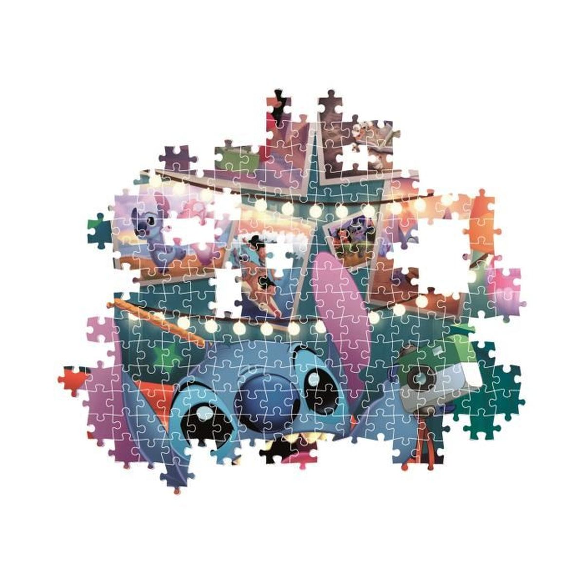 Ein teilweise gelegtes Puzzle mit dem blauen Alien Stitch und Szenen im Hintergrund.