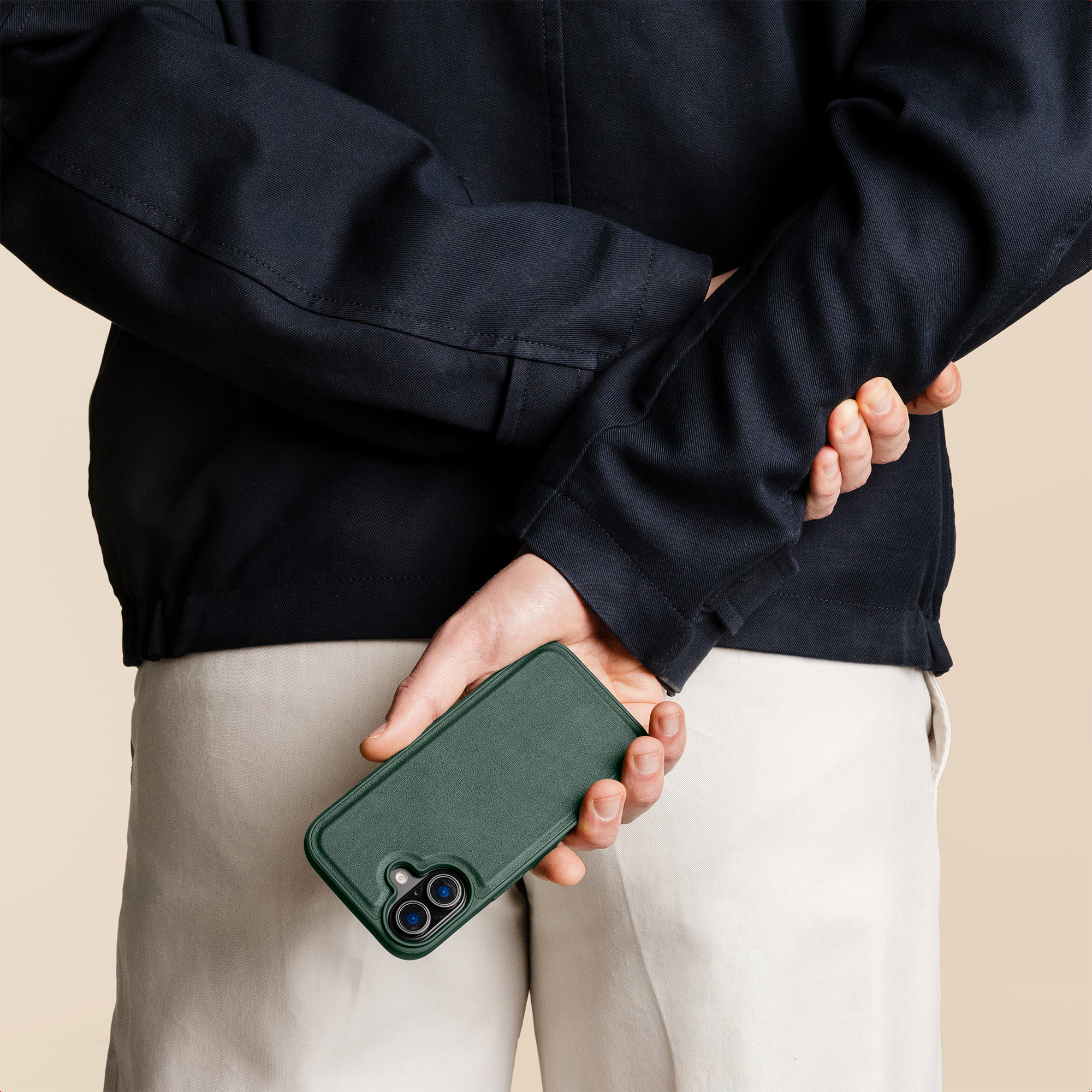 Funda para móvil - ACCEZZ Bookcase Extraíble Edge con MagSafe, Compatible con Apple iPhone 17 Pro/ iPhone 18 Pro, Verde