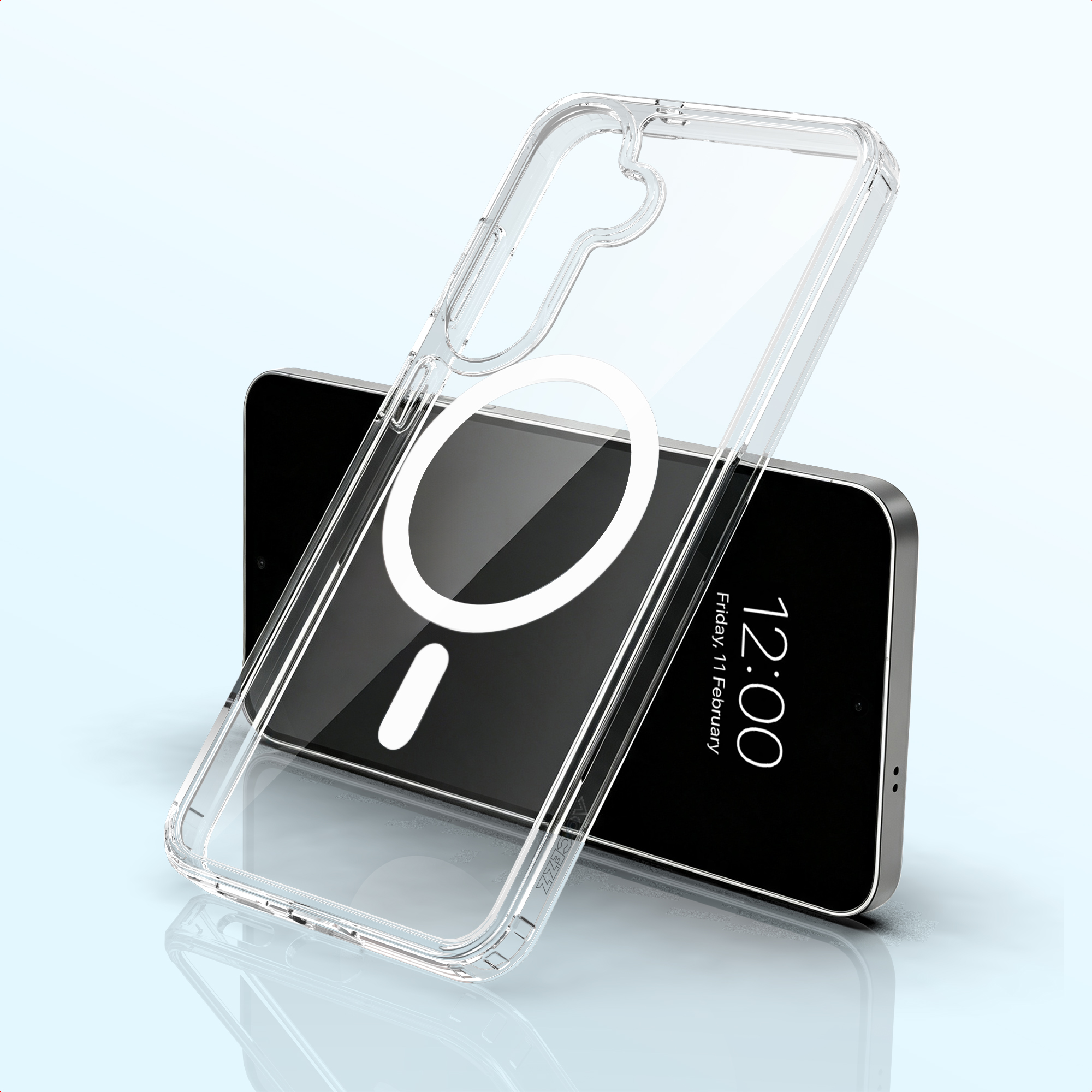 Une coque transparente avec anneau magnétique blanc est inclinée devant un smartphone sur fond bleu clair.