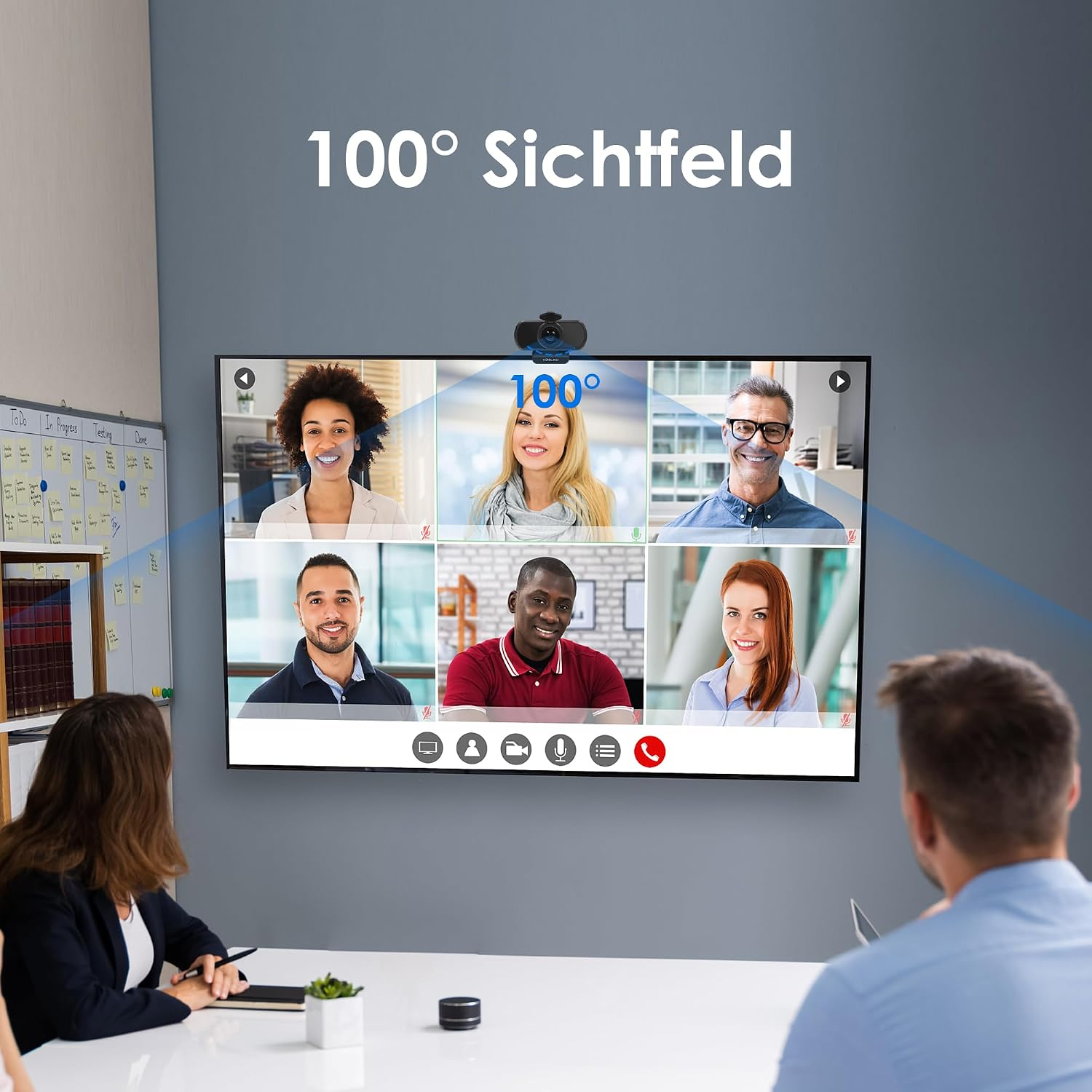 Zwei Personen sehen auf einen Bildschirm mit einer Videokonferenz und einer 100-Grad-Weitwinkelkamera.