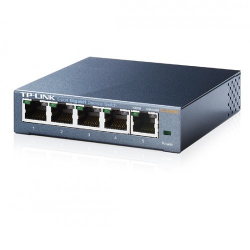Görünür ethernet bağlantı noktaları ve güç gösterge ışığı olan siyah bir TP-Link 5 bağlantı noktalı Gigabit masaüstü anahtarı.