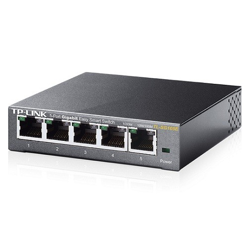 Beyaz arka planda beş ethernet portuna sahip siyah TP-Link 5 portlu Gigabit Akıllı Anahtar.