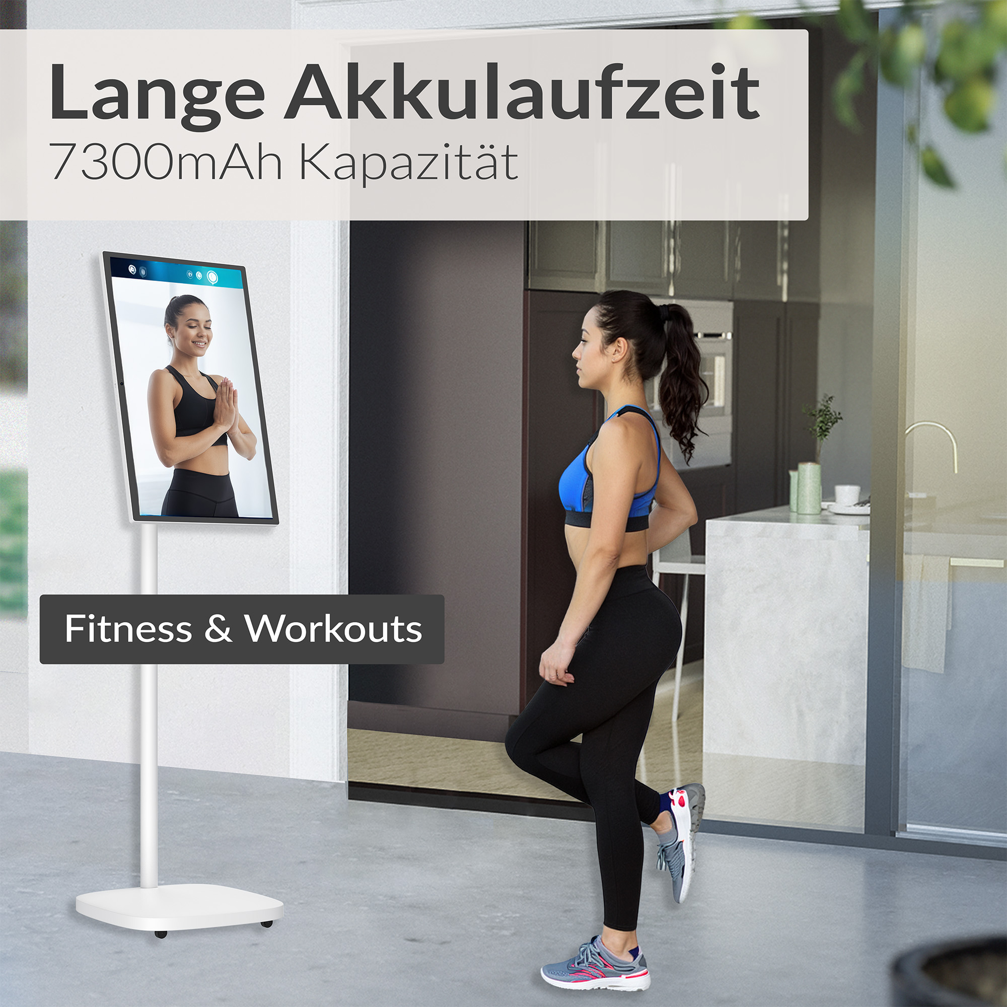 Eine Frau in Sportkleidung steht vor einem Fitness-Bildschirm auf einem Ständer und macht Übungen.