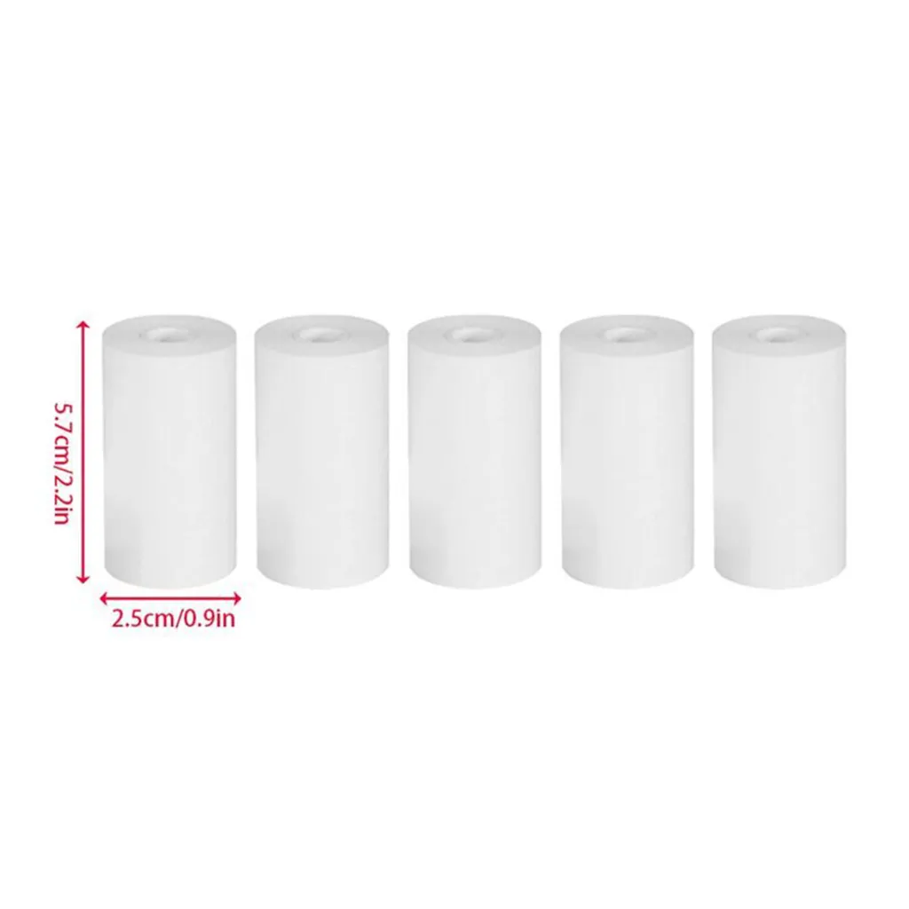 Fünf weiße Papierrollen mit Maßangaben für Höhe (5,7cm) und Durchmesser (2,5cm).