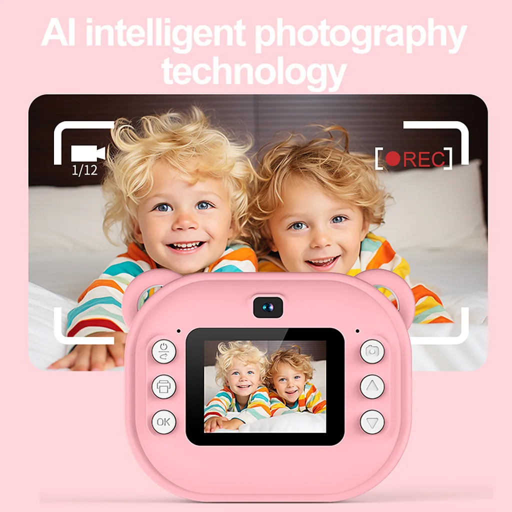 Rosa bärenförmige Kinderkamera mit einem Foto von zwei lächelnden blonden Kindern auf dem Bildschirm.