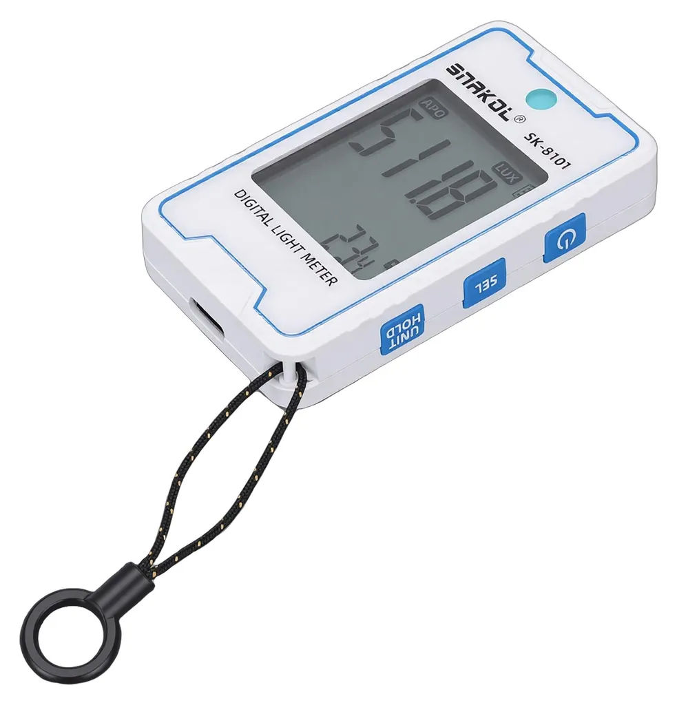 Ein weißes digitales Luxmeter mit blauem Rand, Display und einer schwarzen Handschlaufe mit Ring.