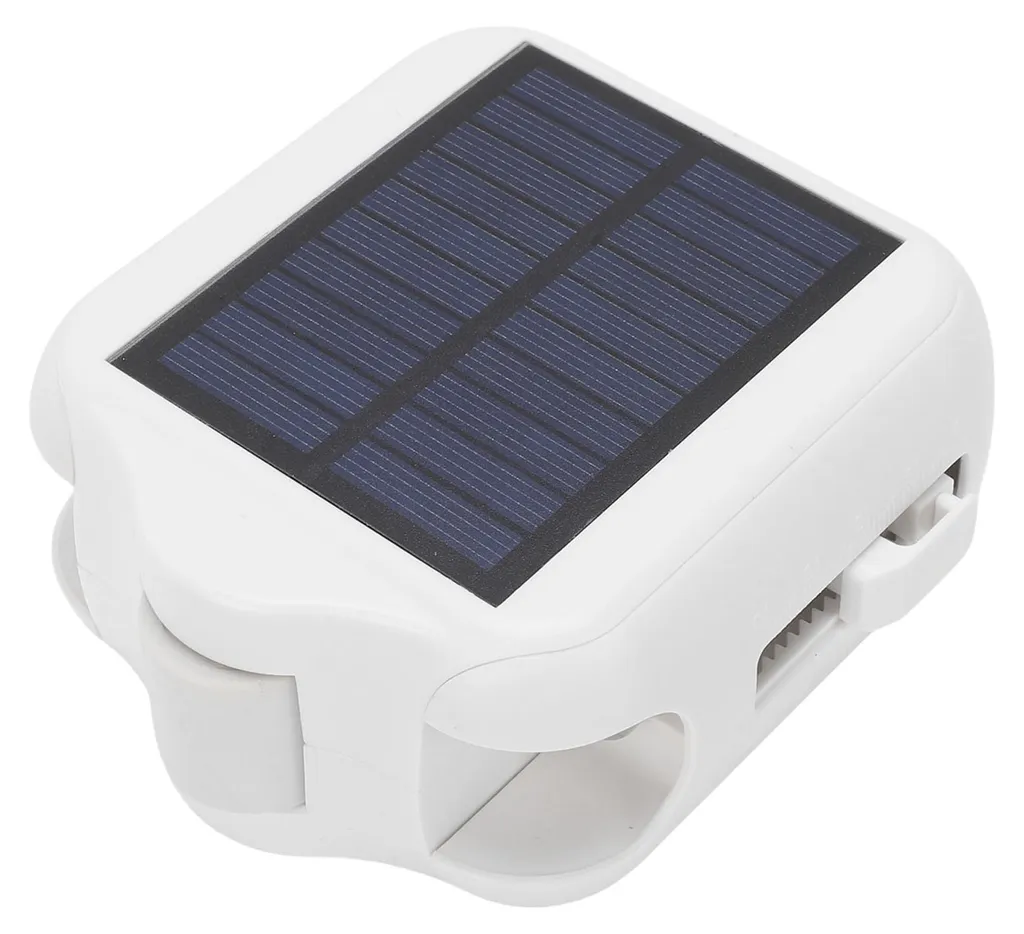 Ein kleines weißes Gerät mit einem Solarpanel oben, vor weißem Hintergrund.