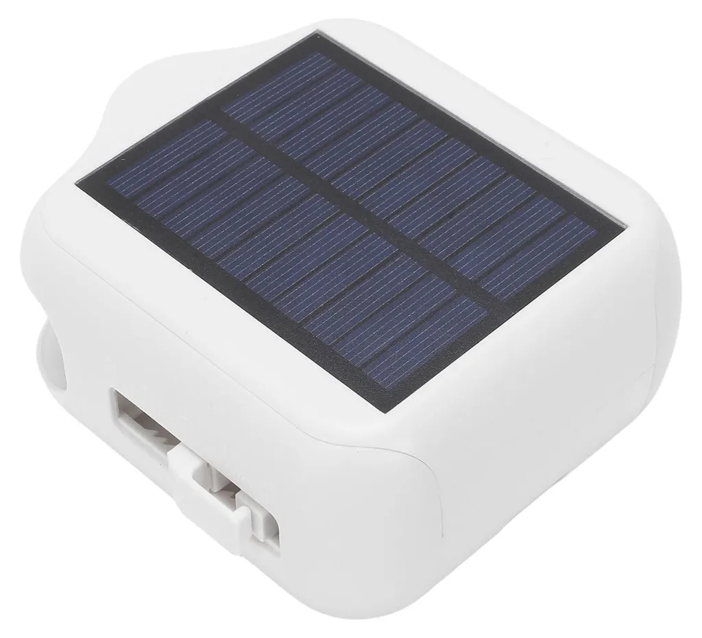 Ein kleines weißes Gerät mit einem Solarpanel oben und einem Anschluss an der Seite.