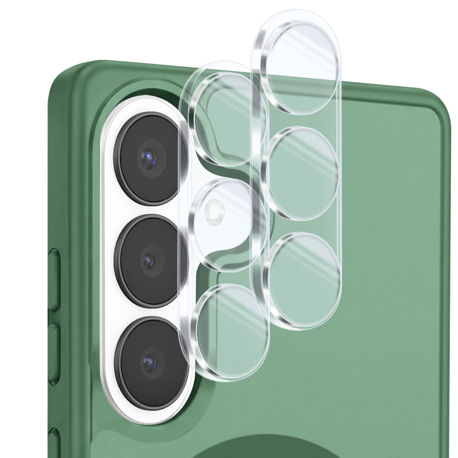 Grünes Smartphone mit drei Kameraobjektiven und abgehobenen transparenten Linsenschutzern.