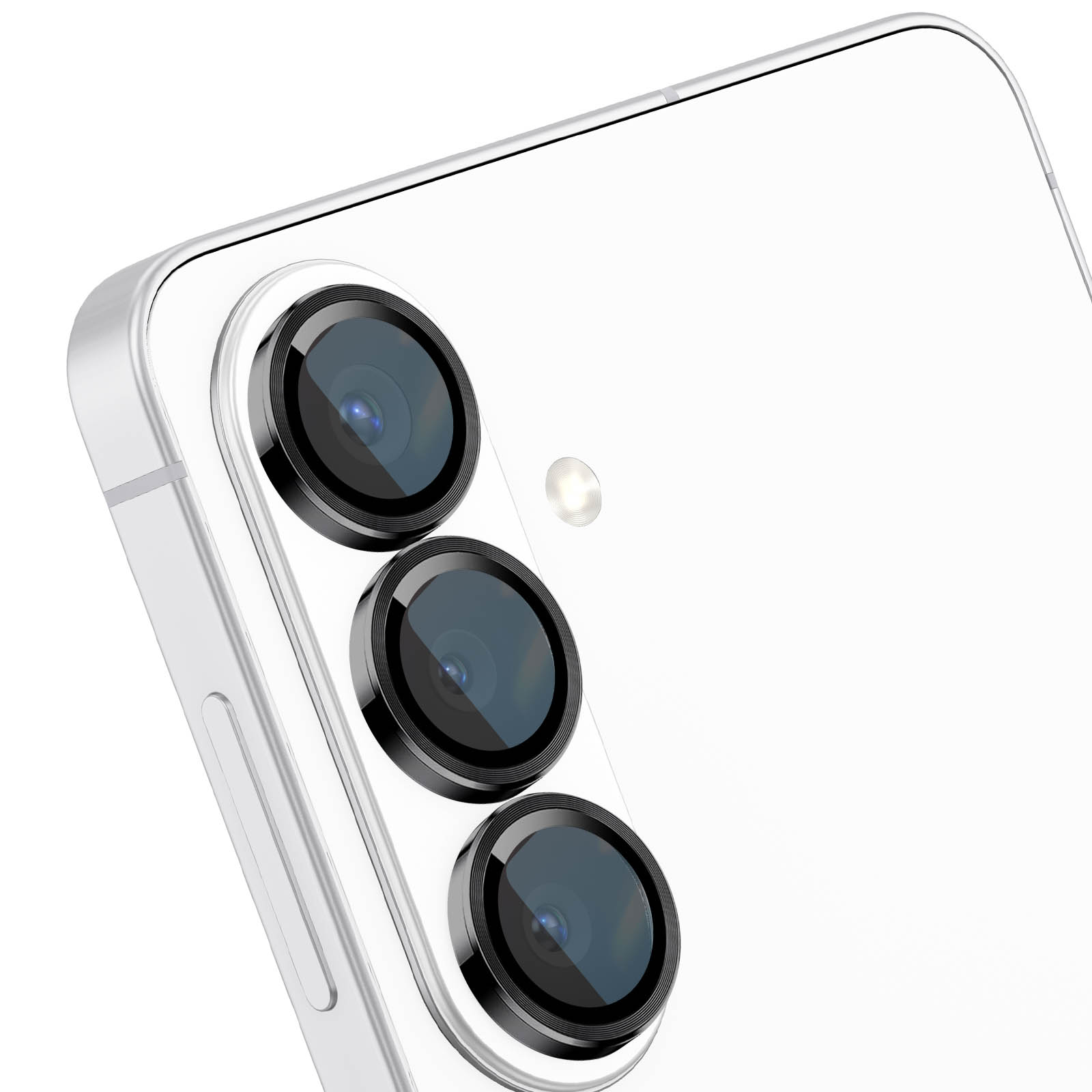 Parte trasera de un teléfono inteligente blanco con tres lentes de cámara verticales y un flash.