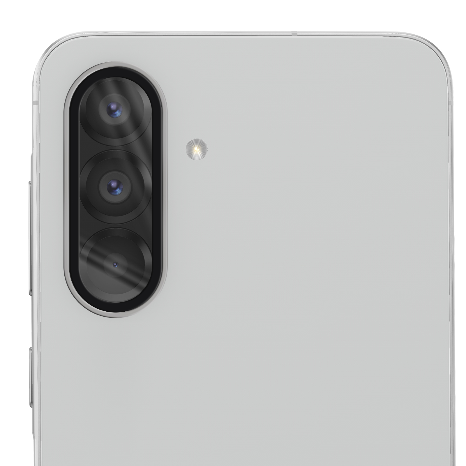 Primer plano de la parte trasera de un smartphone blanco, con módulo de tres cámaras y flash pequeño.