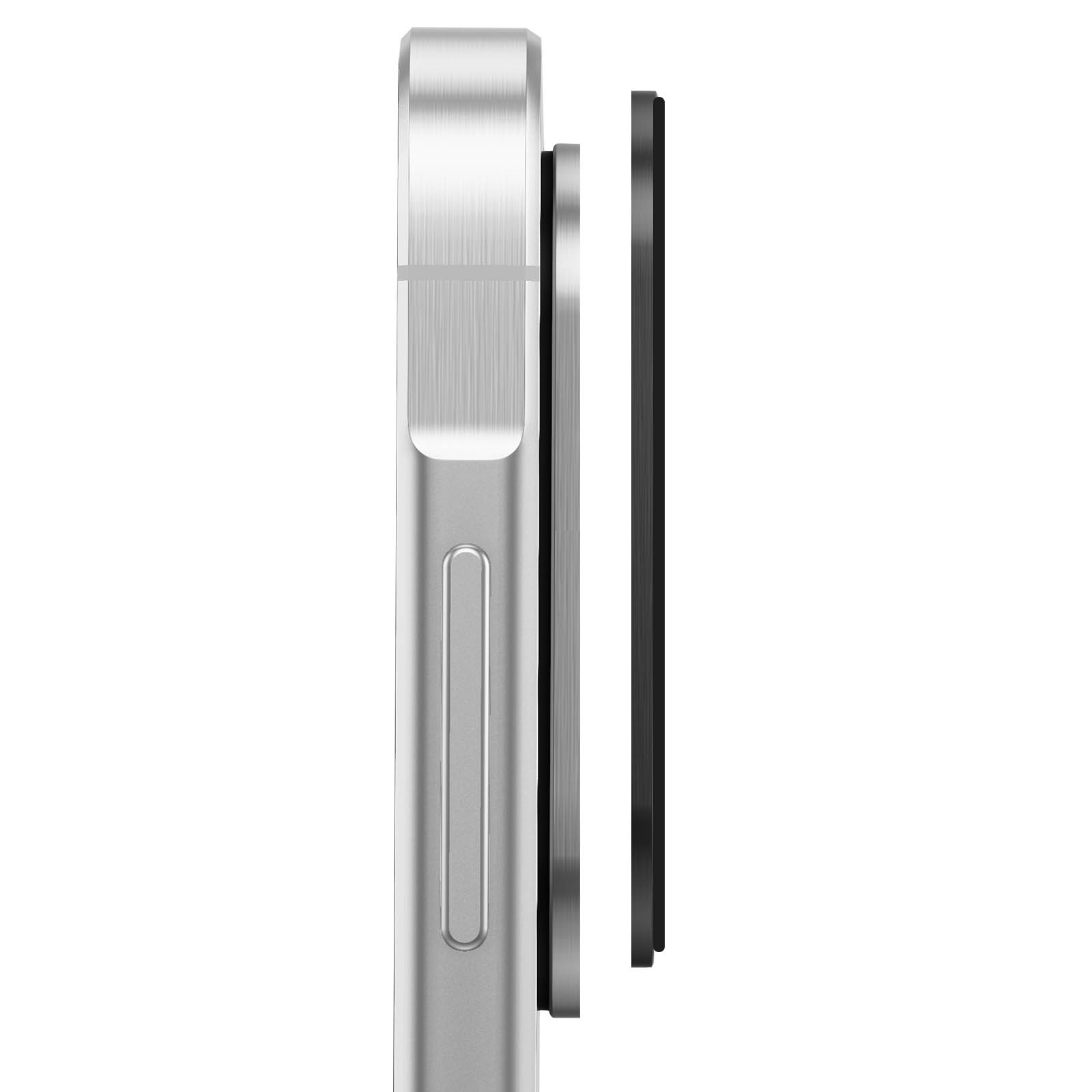 Vista lateral de un smartphone plateado con botones de volumen y una película protectora separada al lado.
