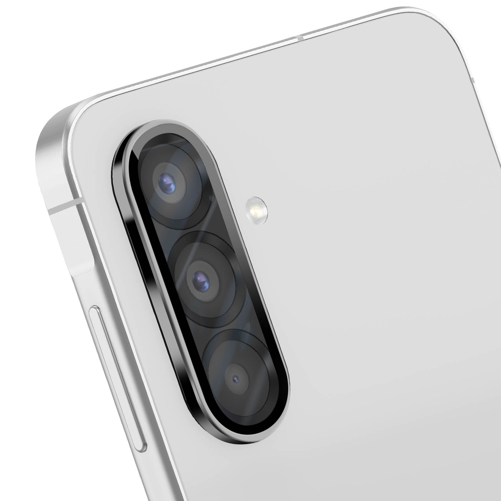 Primer plano de la cámara triple en la parte trasera blanca de un smartphone.