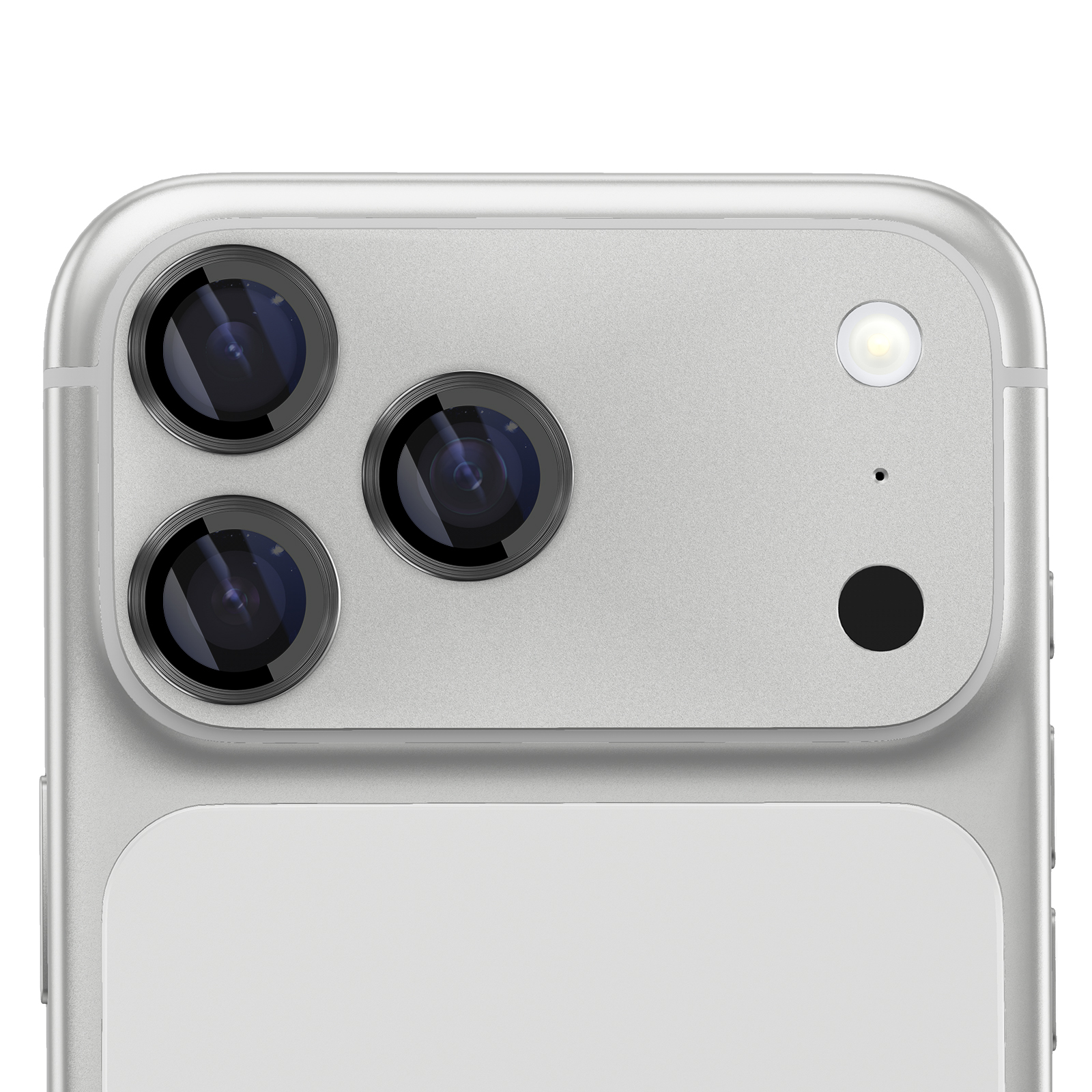 Parte trasera de un smartphone plateado con tres lentes circulares, flash y sensor en un módulo de cámara elevado.