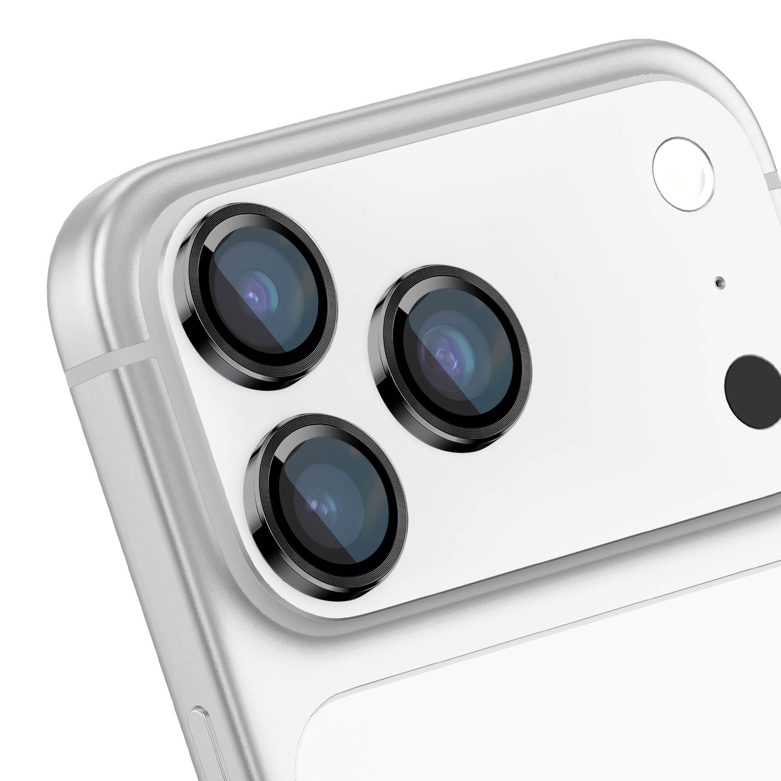 Primer plano de la cámara trasera de un teléfono inteligente plateado con tres lentes, flash y sensores.