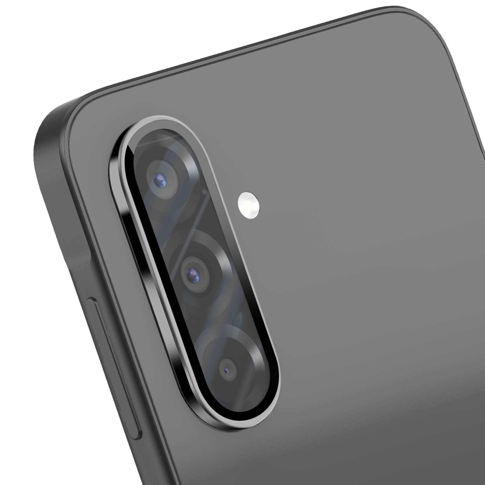 Primer plano de la parte trasera de un smartphone oscuro con un módulo de cámara triple y flash.