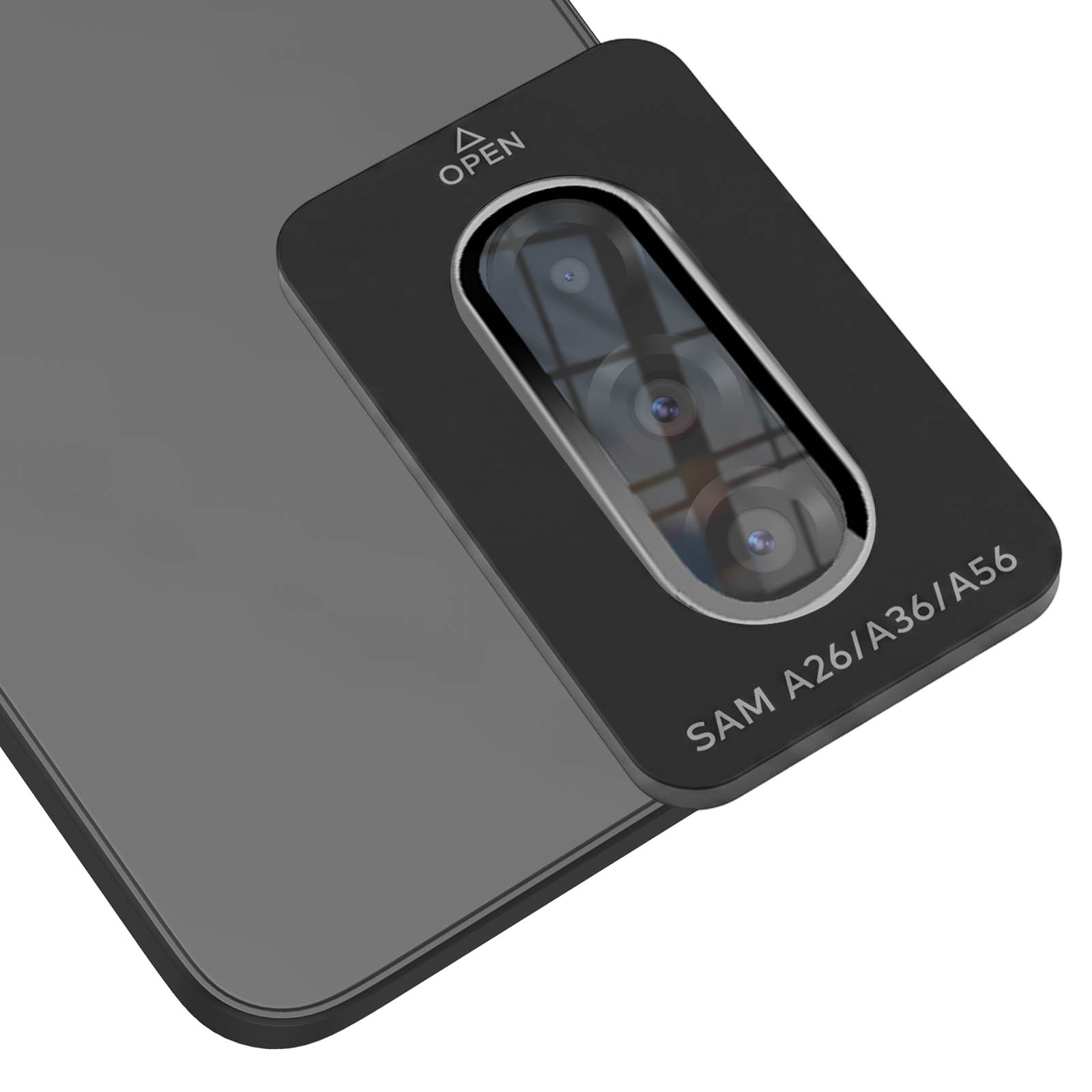 Primer plano de la cámara de un teléfono con cubierta protectora negra y texto SAM A26/A36/A56.