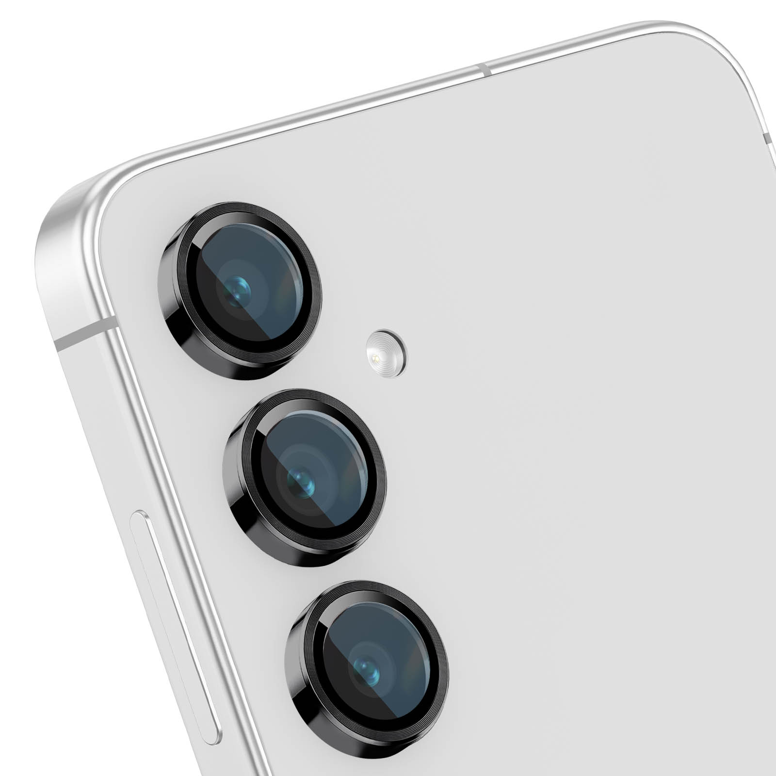 Primer plano de la parte trasera de un smartphone blanco con tres lentes de cámara verticales y un flash LED.