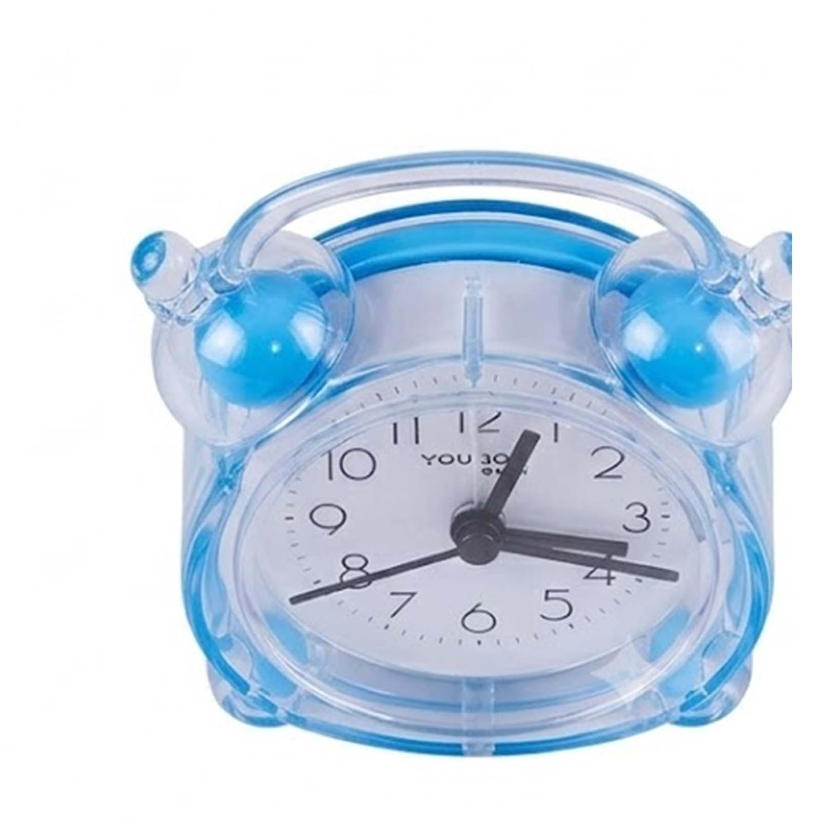 Un pequeño despertador analógico azul transparente con esfera blanca y números negros sobre un fondo blanco.