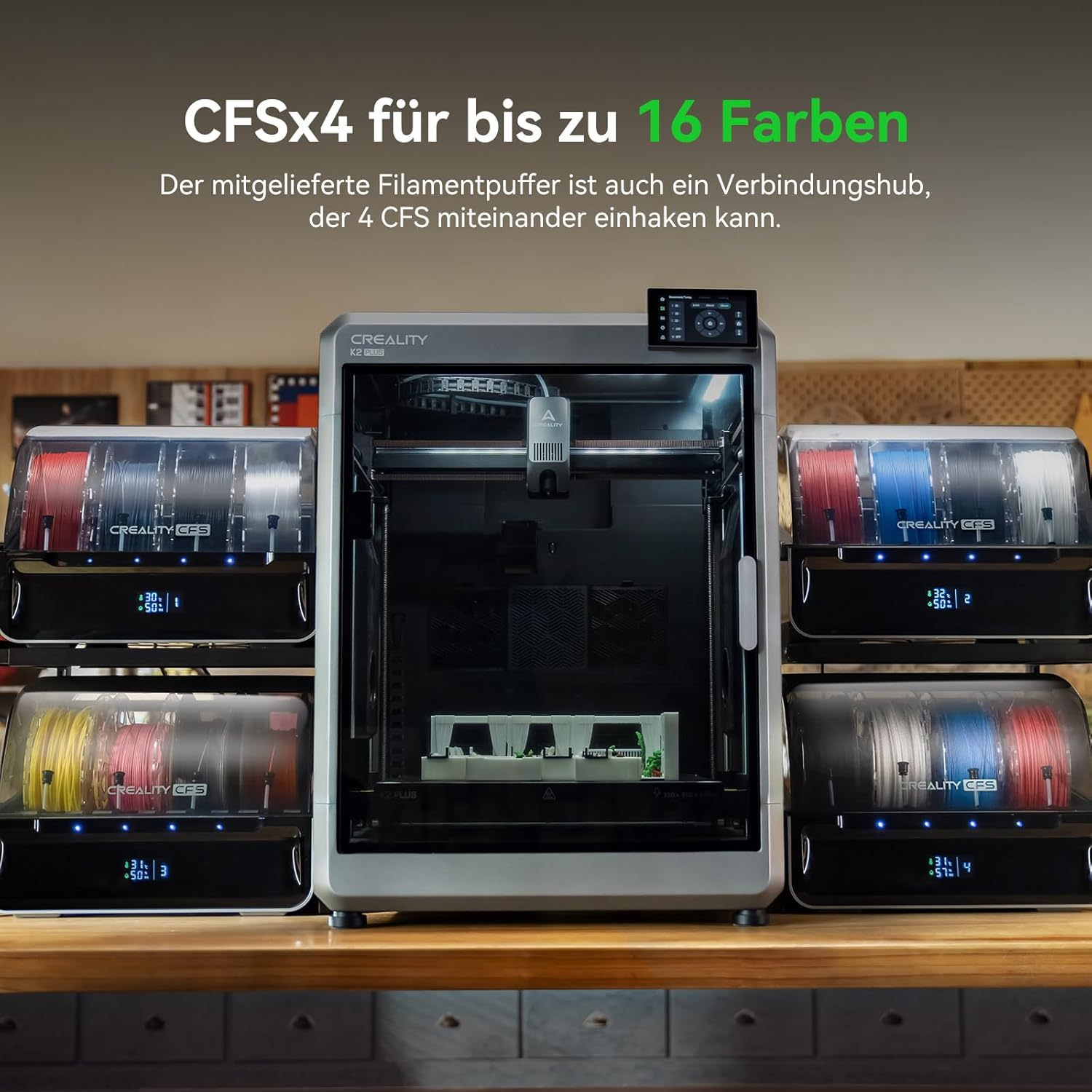 Impresora 3D Creality K2 Plus con cuatro cajas de filamento coloridas para hasta 16 colores.