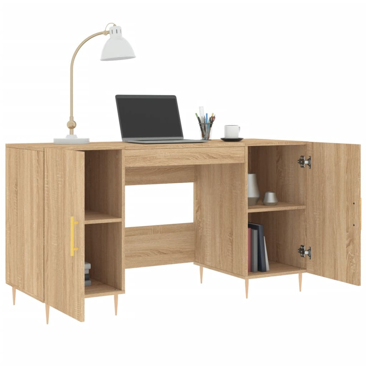 Ein heller Holzschreibtisch mit Schränken, Laptop, Lampe und Tasse auf weißem Hintergrund.