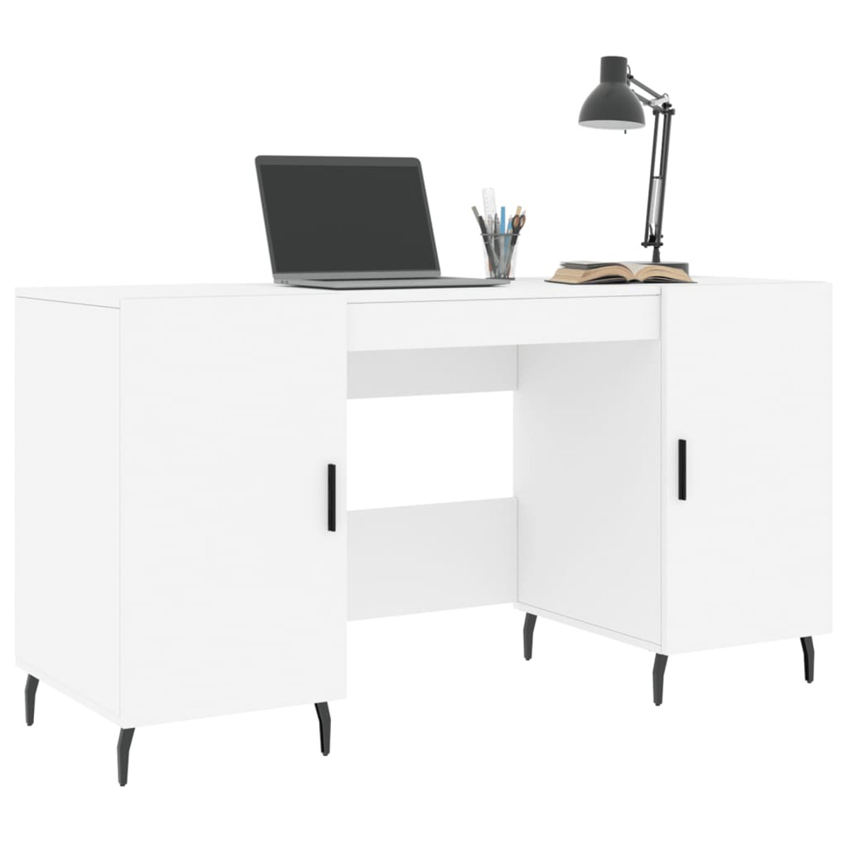 Ein weißer Schreibtisch mit zwei Schränken, einem Laptop, Stiften und einer Lampe darauf.